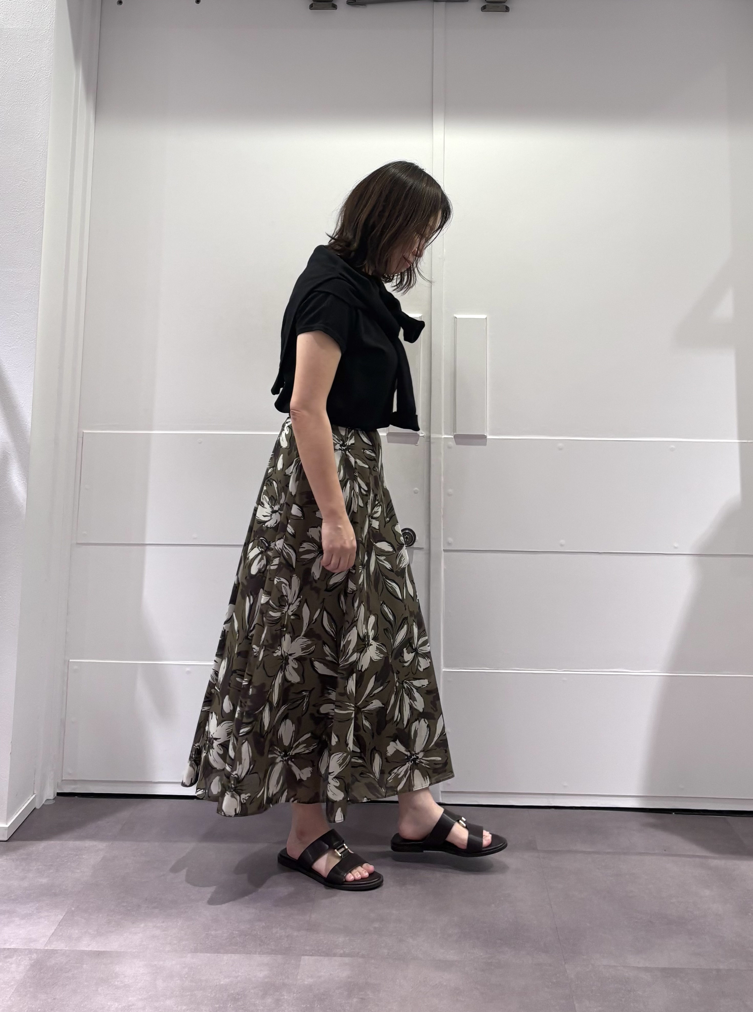 TOKOさんの「UNTITLED｜【後ろウエストゴム/洗える】フラワープリントスカート」を使ったコーディネート