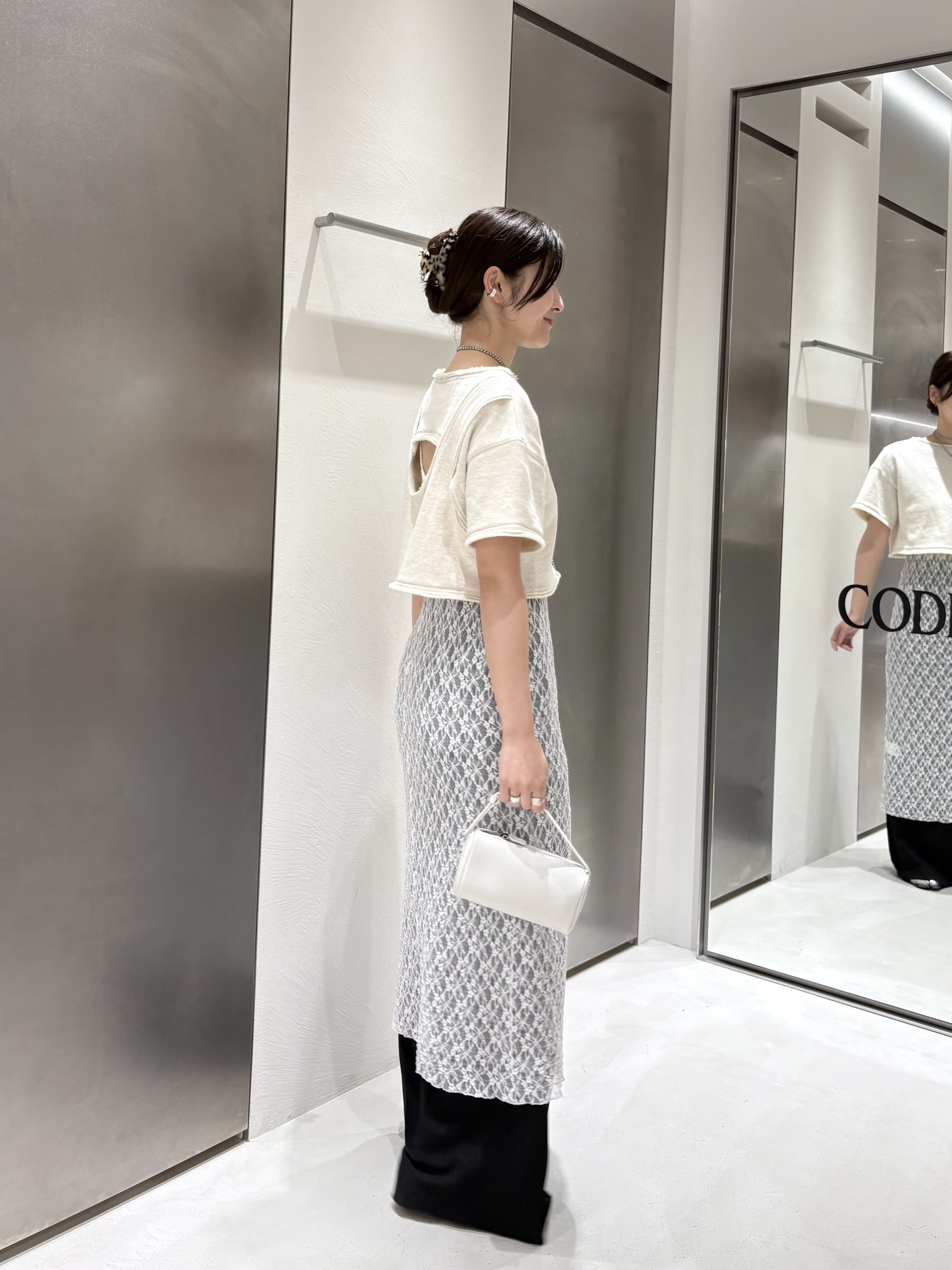 iwamiさんの「CODE A｜back open half－sleeve sweat」を使ったコーディネート