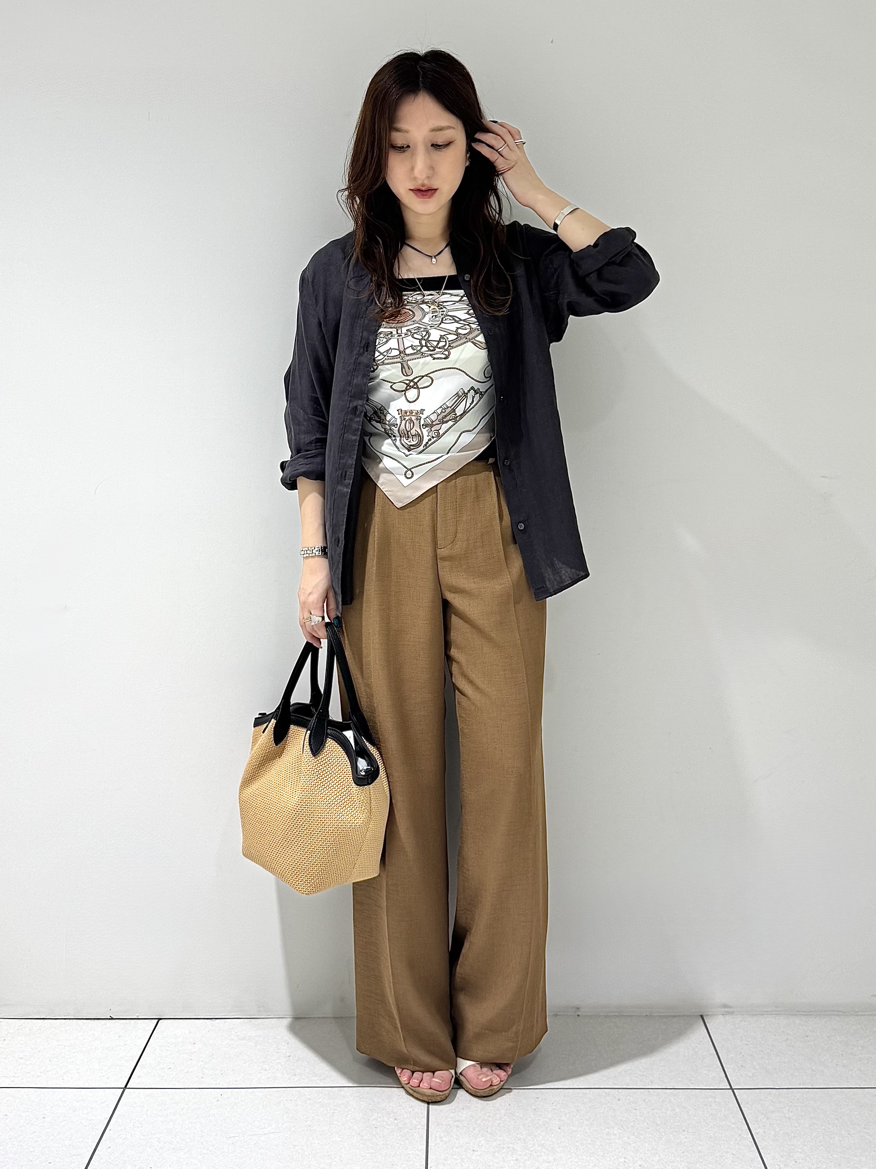 そんさんの「INDIVI｜【接触冷感／2WAY】カシュクールリネンシャツ」を使ったコーディネート