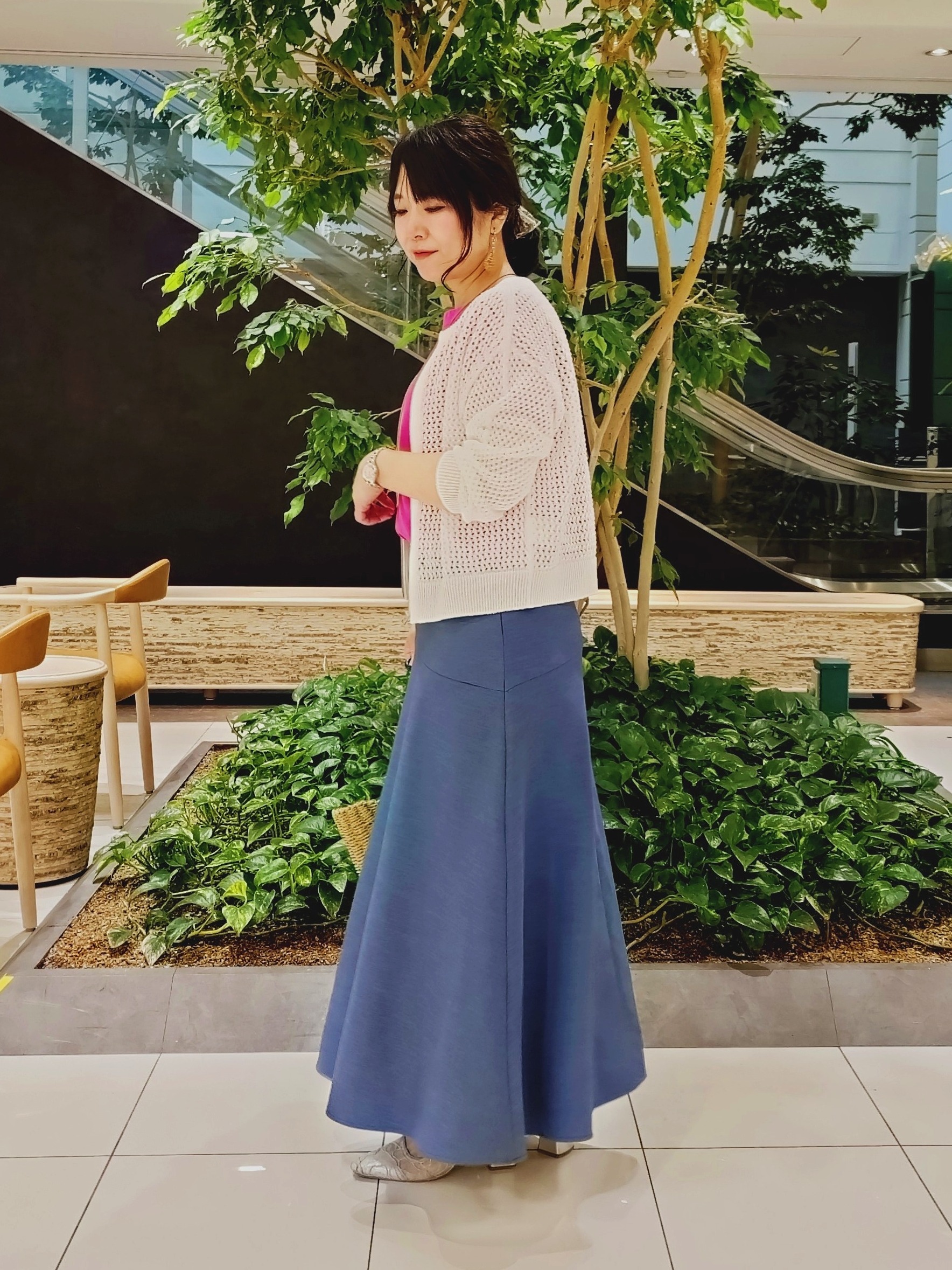 TOMOMIさんの「INDIVI｜【洗える／コットン】ドライタッチさらりニットT」を使ったコーディネート