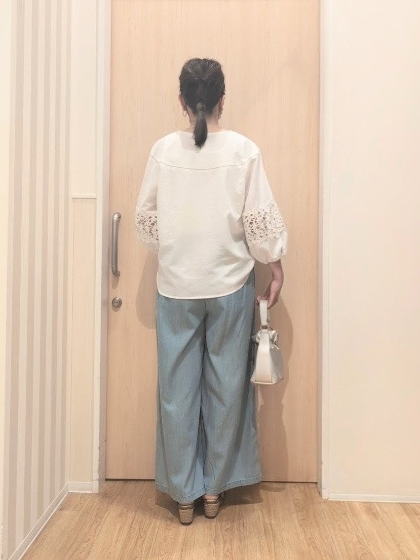 あさんの「SHOO･LA･RUE｜【洗濯機可/7分袖】インせず着られる 透かし編み柄が上品な レース切替シャツ」を使ったコーディネート