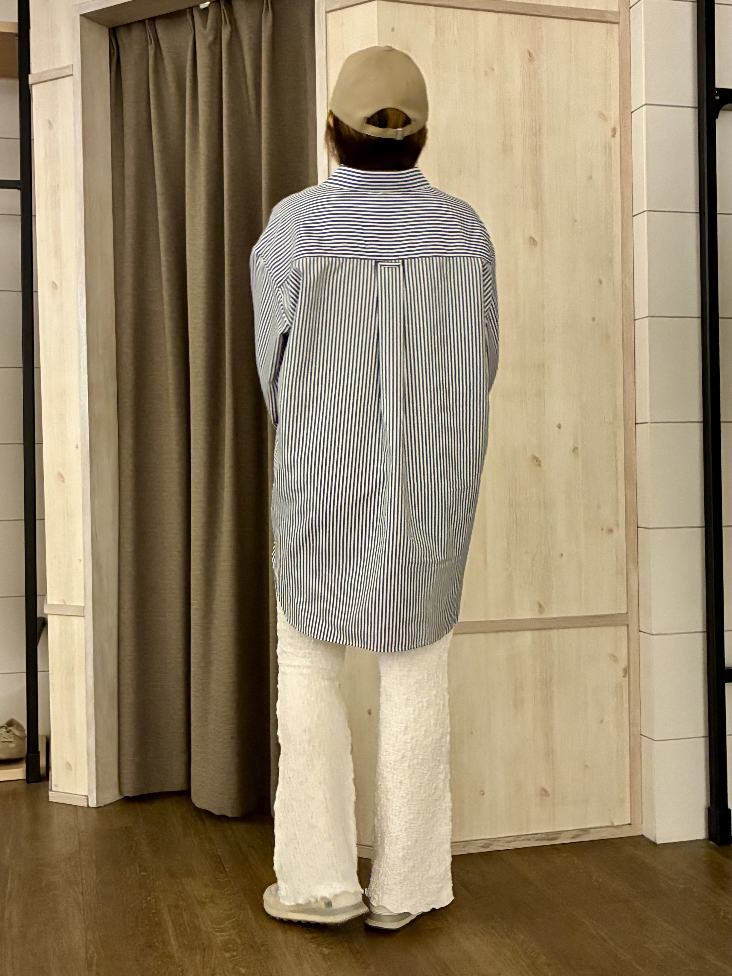 aiさんの「THE SHOP TK｜ゆったりシルエットで体型カバー ロングシャツ」を使ったコーディネート
