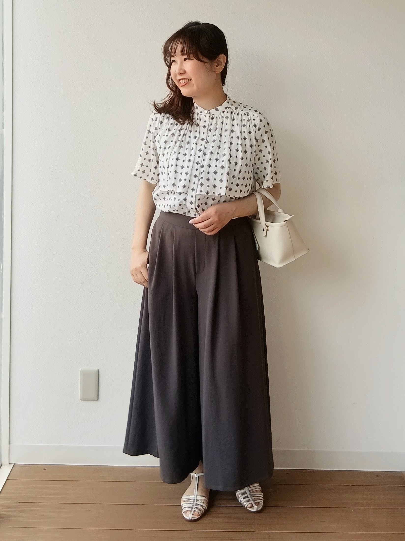 なみきさんの「UNTITLED｜【洗える/きれいめ柄】コモンプリントブラウス」を使ったコーディネート