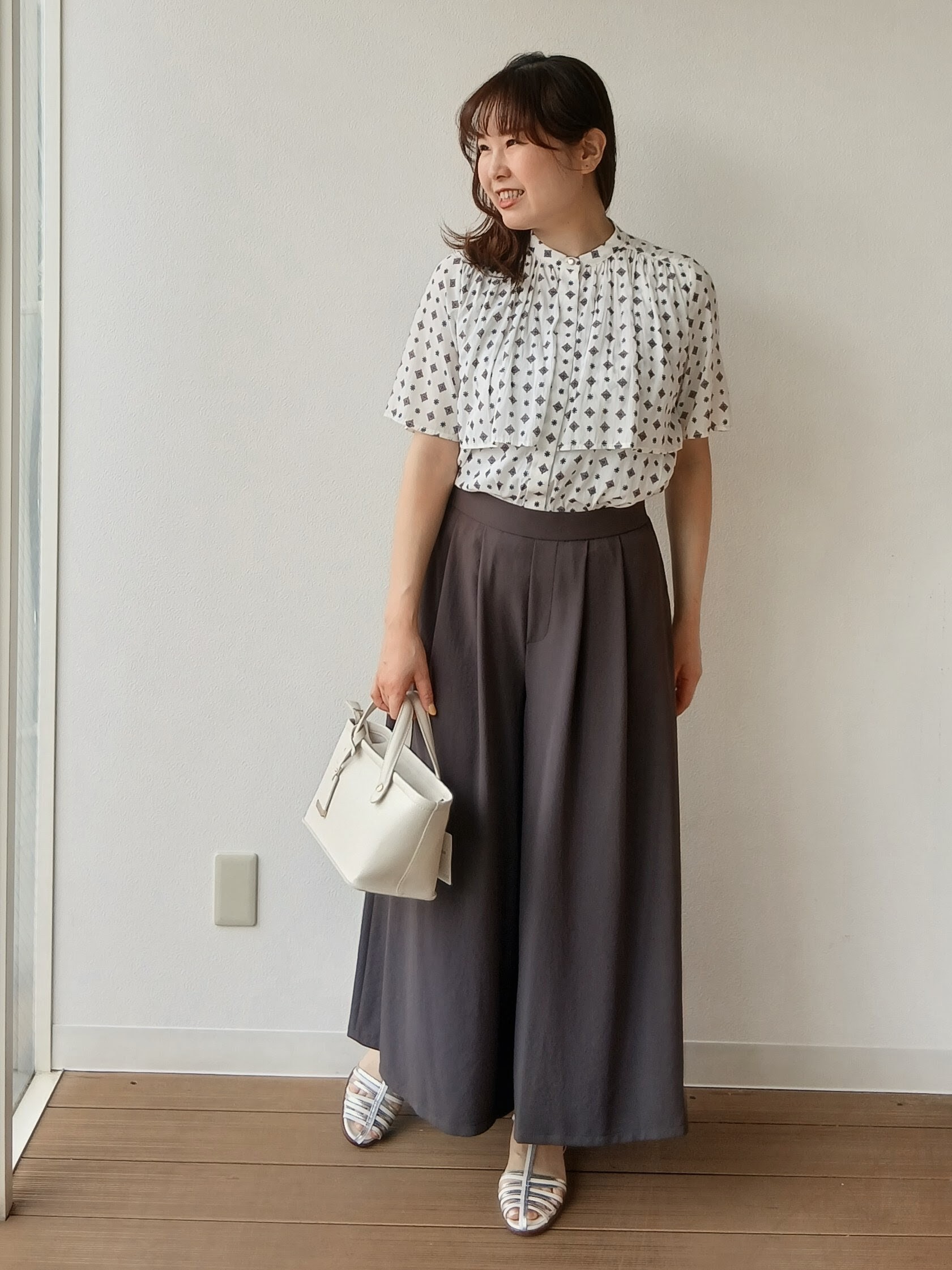 なみきさんの「UNTITLED｜【洗える/きれいめ柄】コモンプリントブラウス」を使ったコーディネート