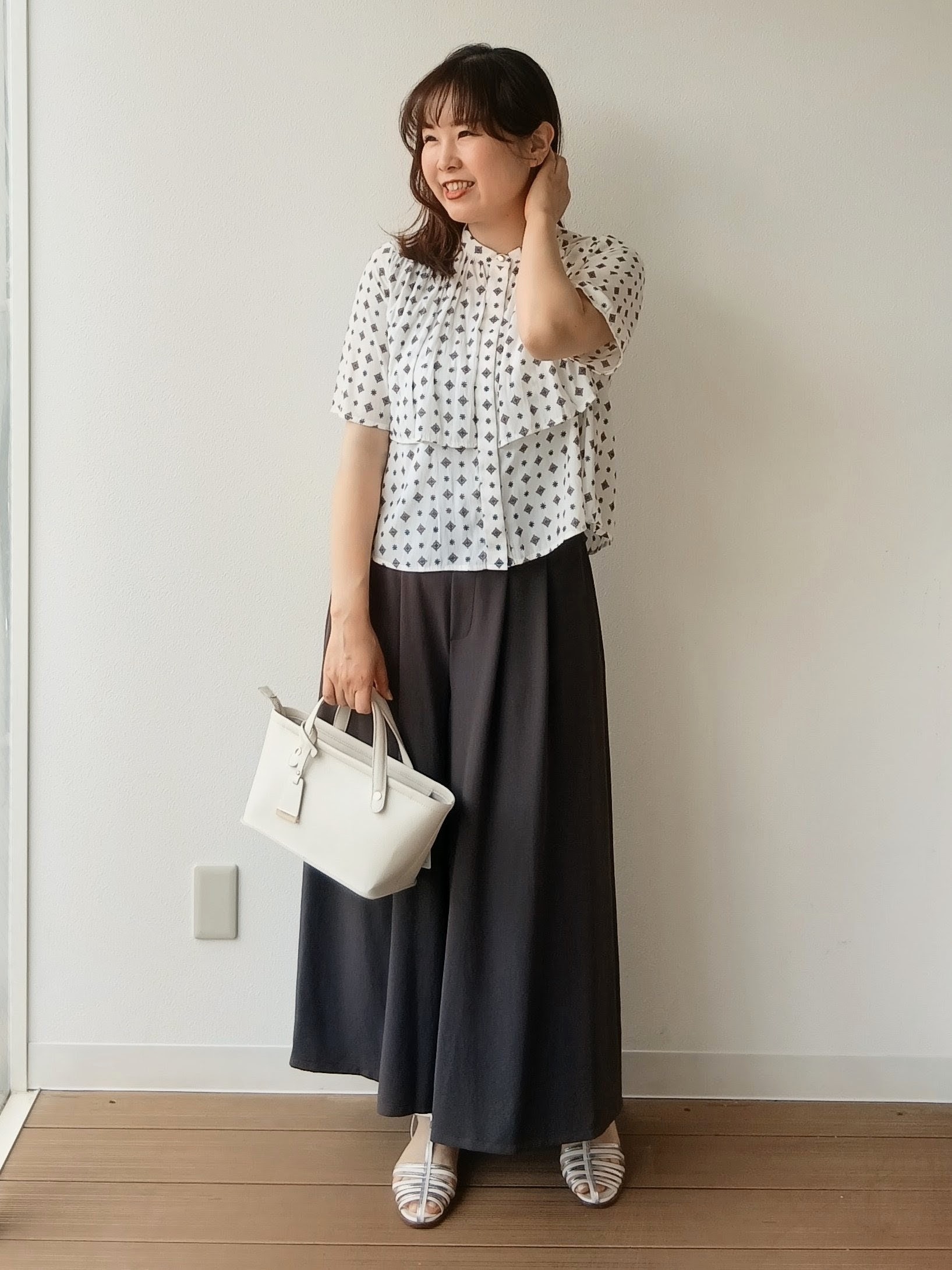 なみきさんの「UNTITLED｜【洗える/きれいめ柄】コモンプリントブラウス」を使ったコーディネート