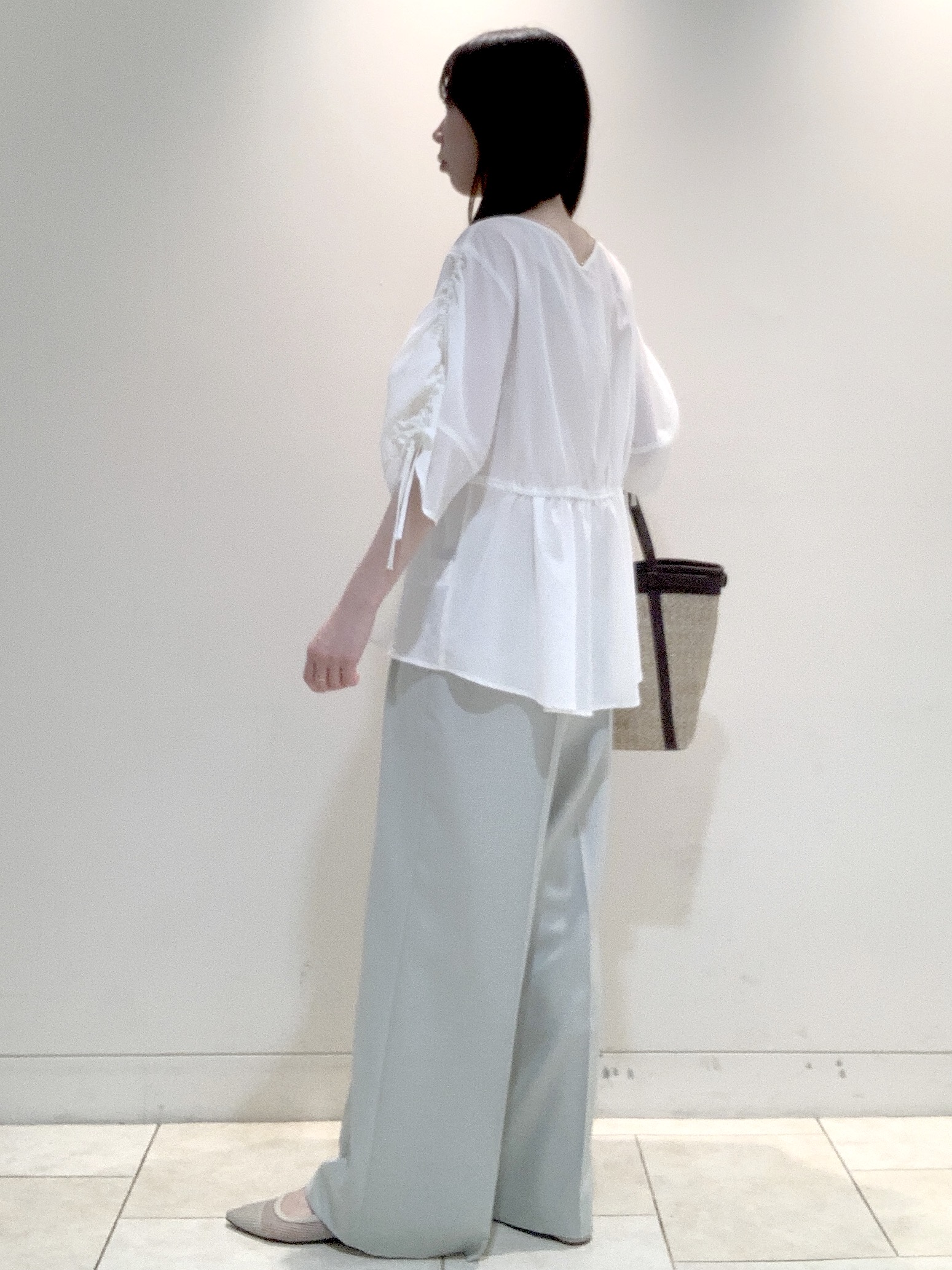 ヤマグチさんの「Reflect｜【通気性あり／涼しい／マシンウォッシャブル】ウエストギャザーブラウス」を使ったコーディネート