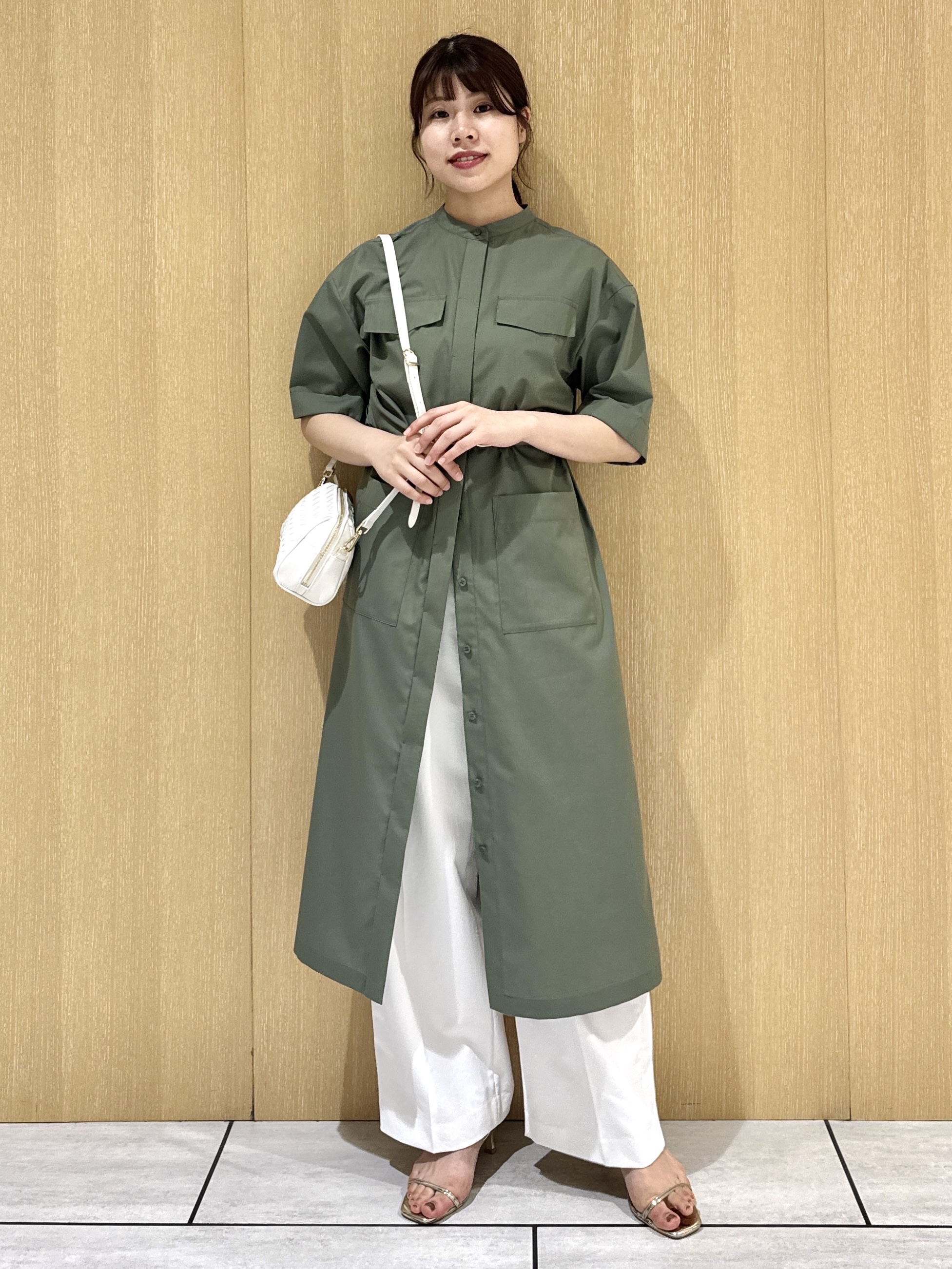 nanaさんの「UNTITLED｜【洗える/前開きボタン】シャンブレーシャツワンピース」を使ったコーディネート