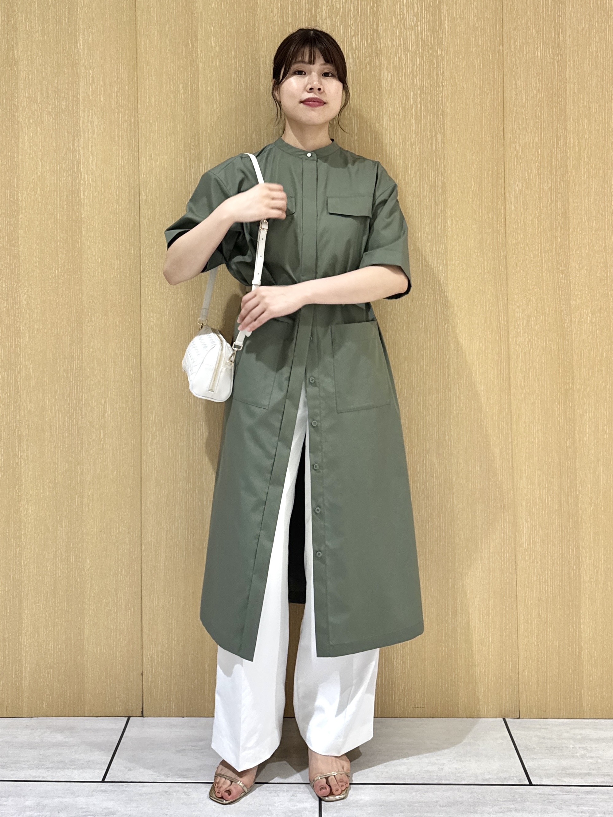 nanaさんの「UNTITLED｜【洗える/前開きボタン】シャンブレーシャツワンピース」を使ったコーディネート