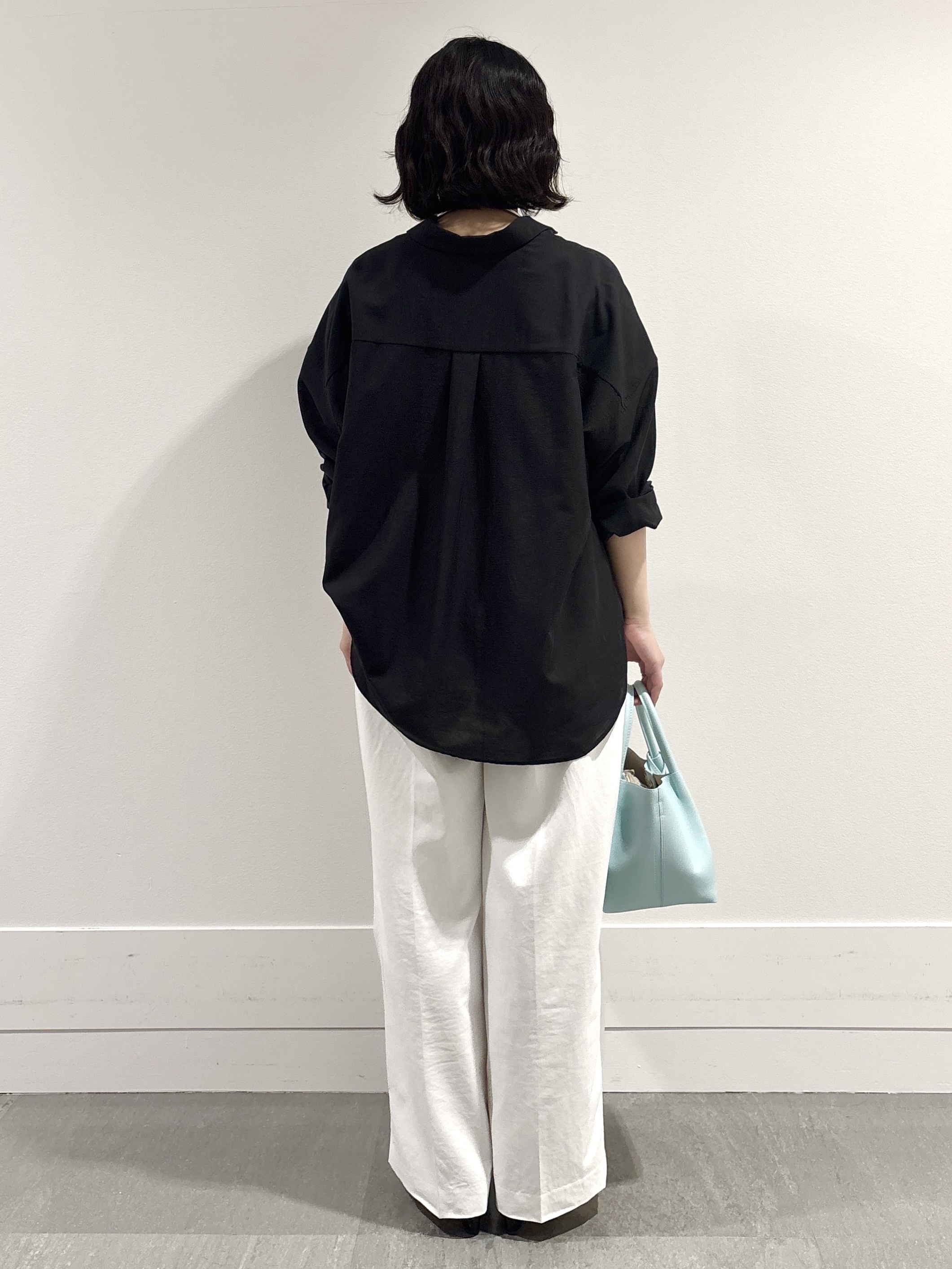 モエカさんの「UNTITLED｜【2WAY/マシンウォッシャブル】カシュクールデザインシャツ」を使ったコーディネート