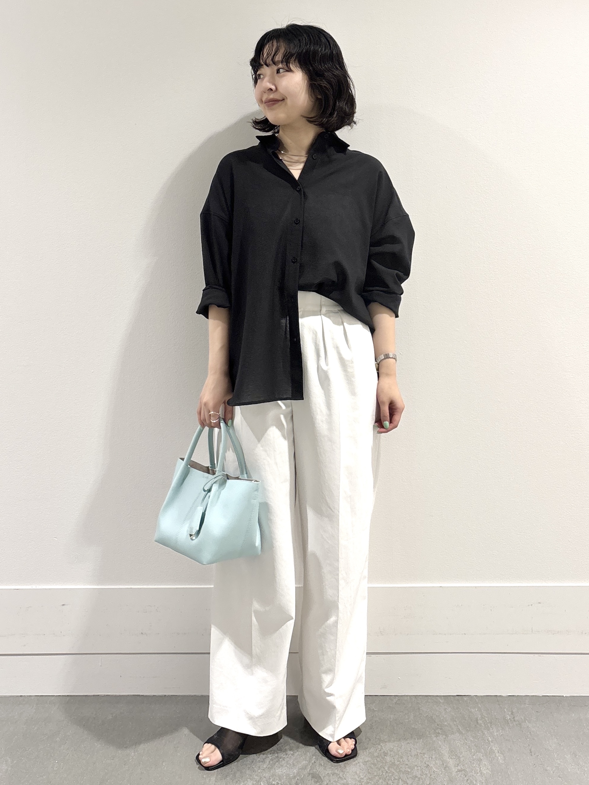 モエカさんの「UNTITLED｜【2WAY/マシンウォッシャブル】カシュクールデザインシャツ」を使ったコーディネート