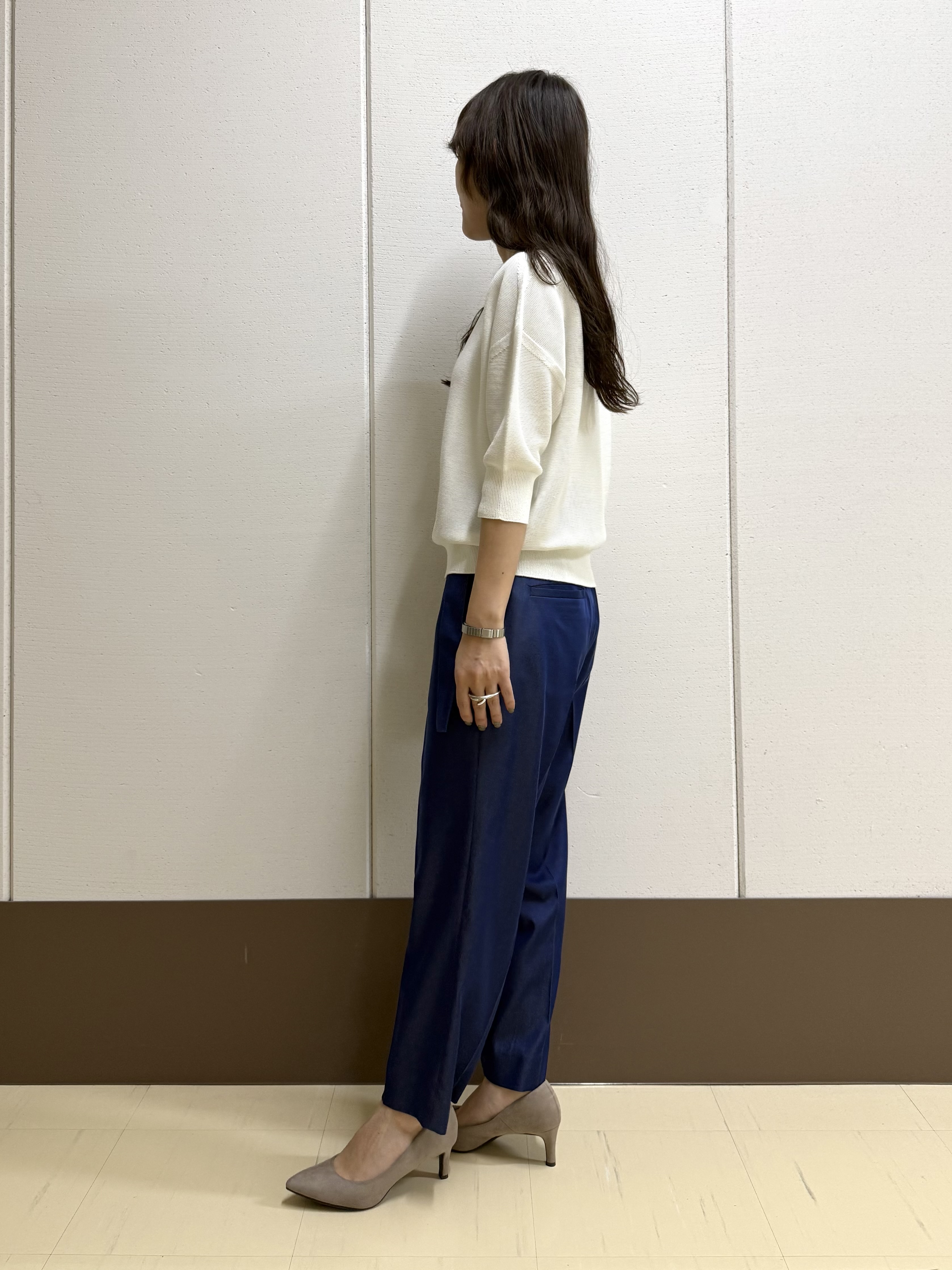 mamiさんの「INDIVI｜【洗える／ドライタッチ／和紙混】ガーター編みニット」を使ったコーディネート