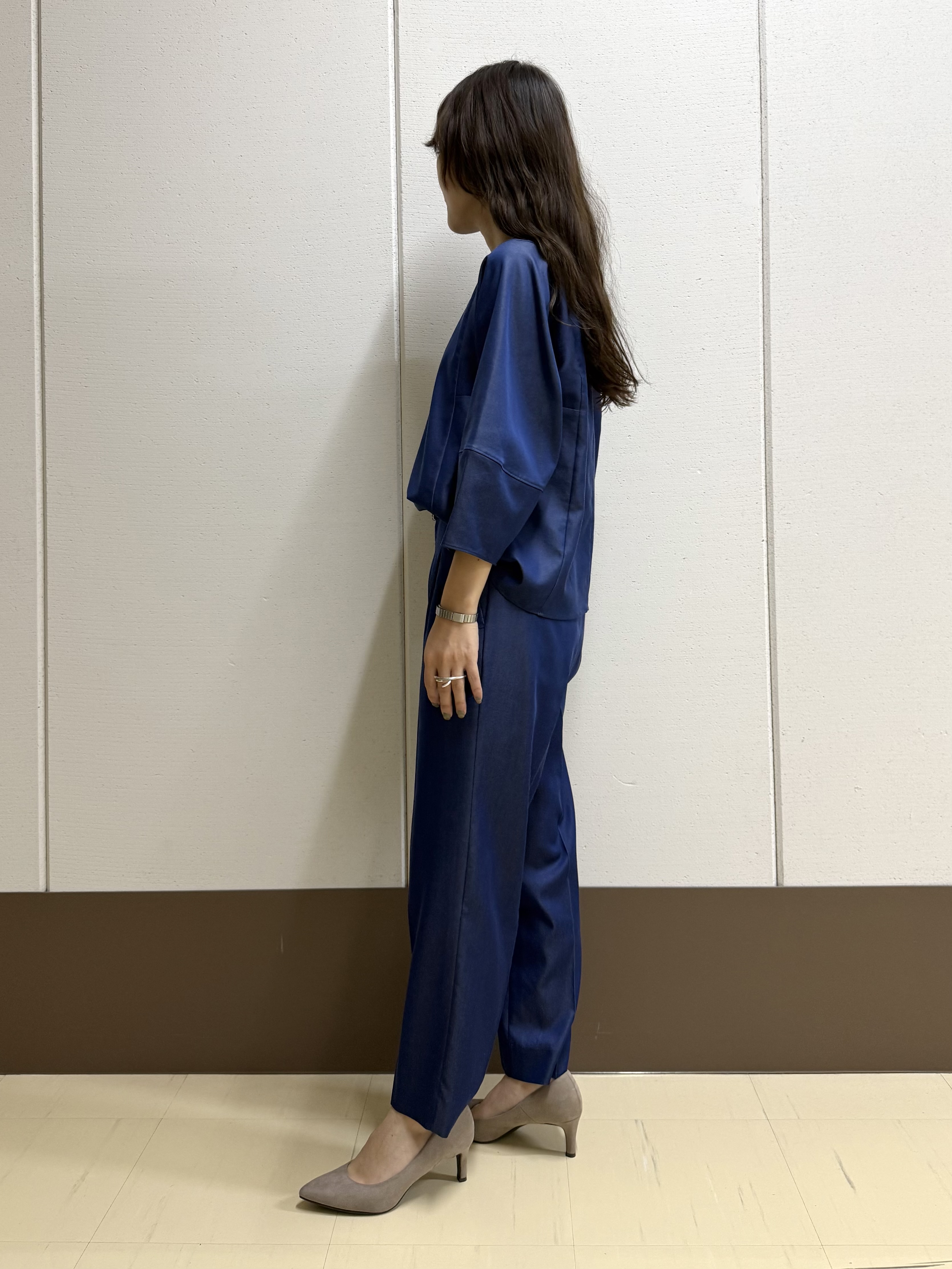 mamiさんの「INDIVI｜【洗える／UVケア／SETUP可能】デニムライク ランタン袖ブラウス」を使ったコーディネート