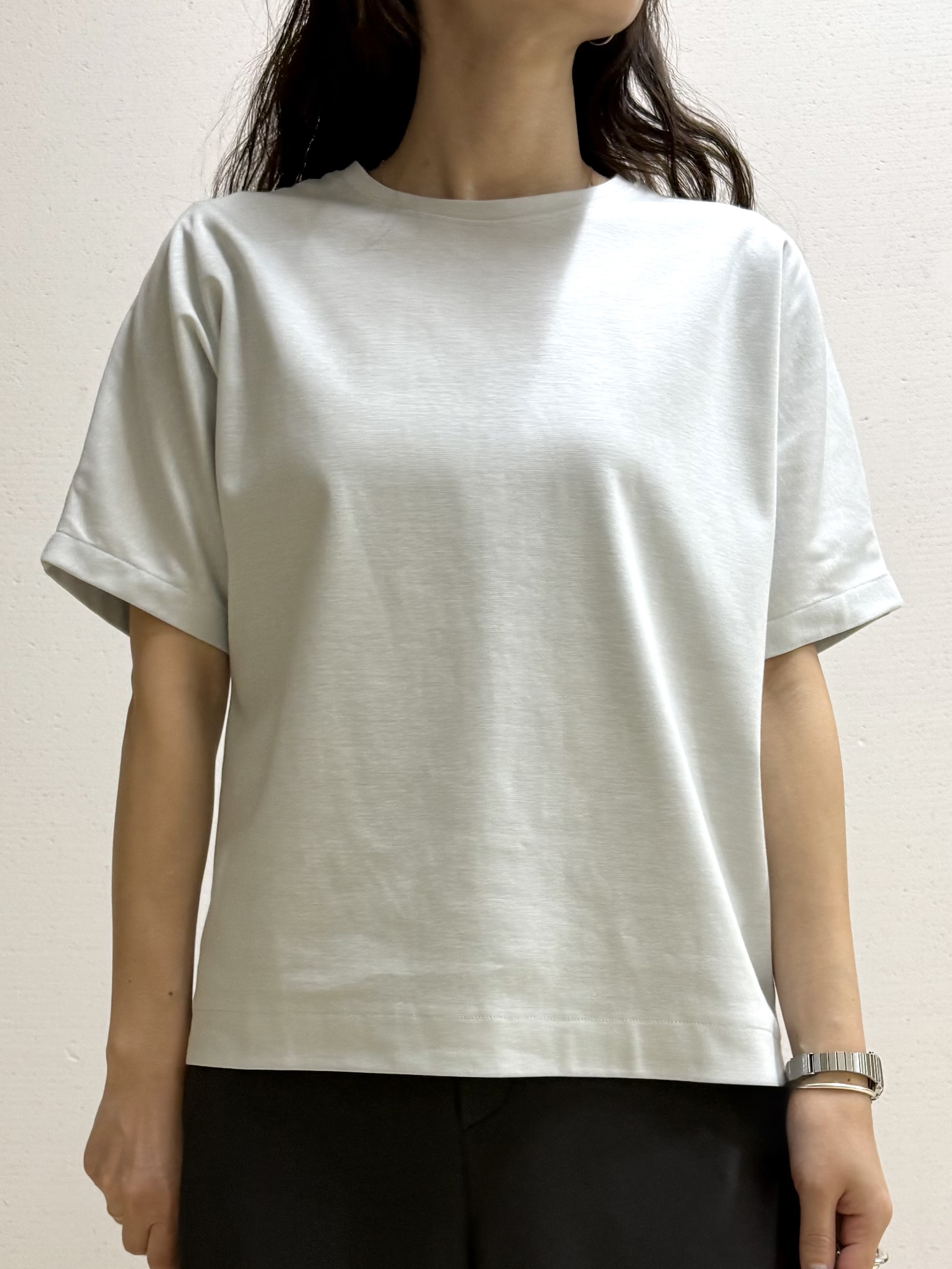 mamiさんの「INDIVI｜【汗ジミ防止／褒められTシャツ】上品カジュアル！ドルマンTシャツ」を使ったコーディネート