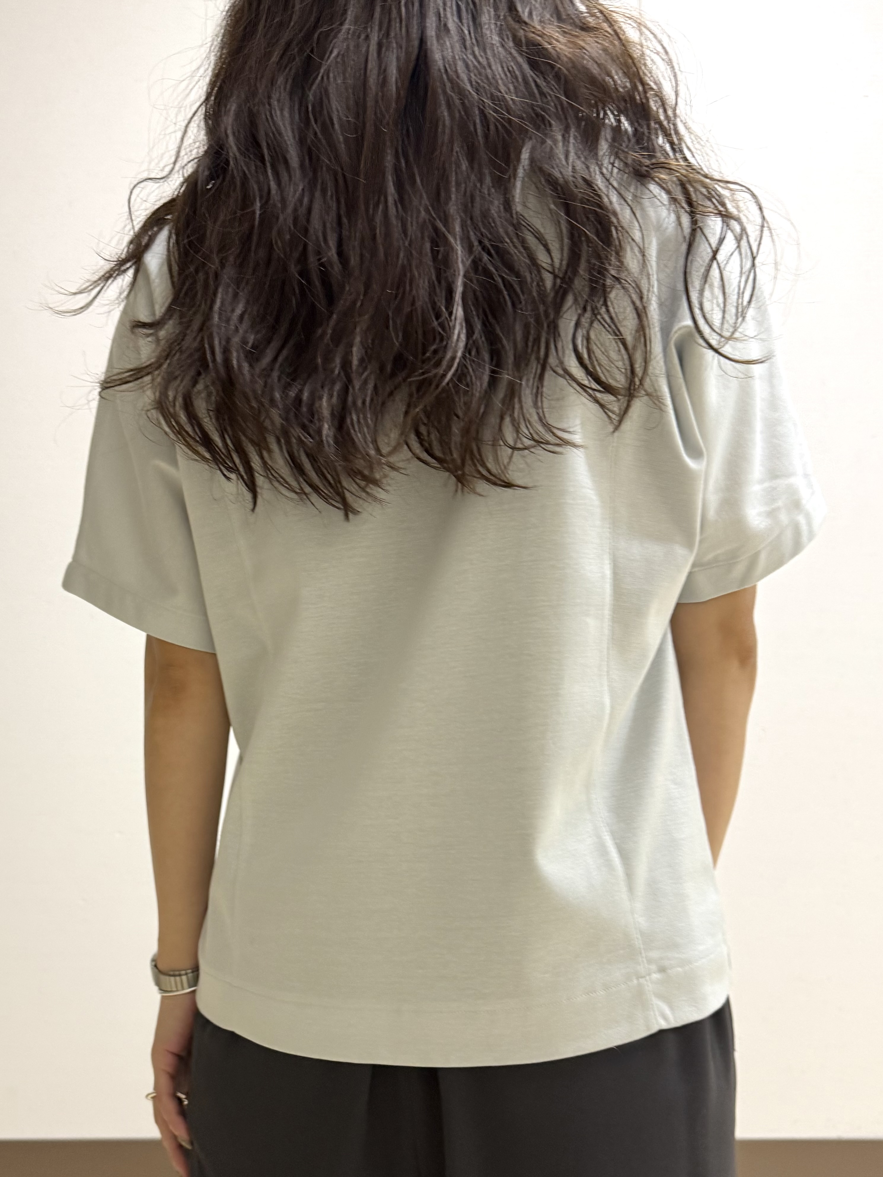 mamiさんの「INDIVI｜【汗ジミ防止／褒められTシャツ】上品カジュアル！ドルマンTシャツ」を使ったコーディネート
