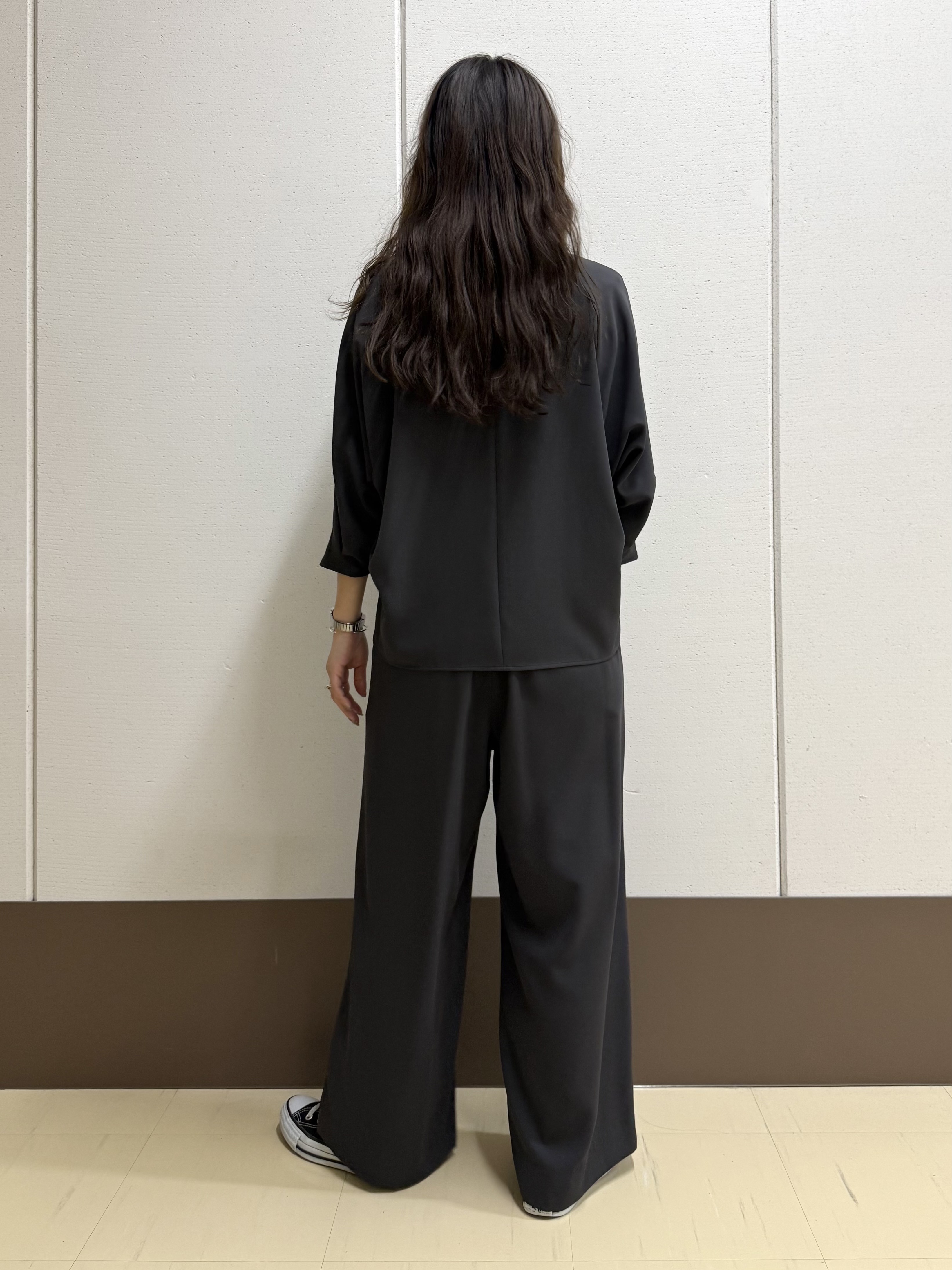 mamiさんの「INDIVI｜【さらに軽く軽快！／着る日傘】ドルマントップス」を使ったコーディネート
