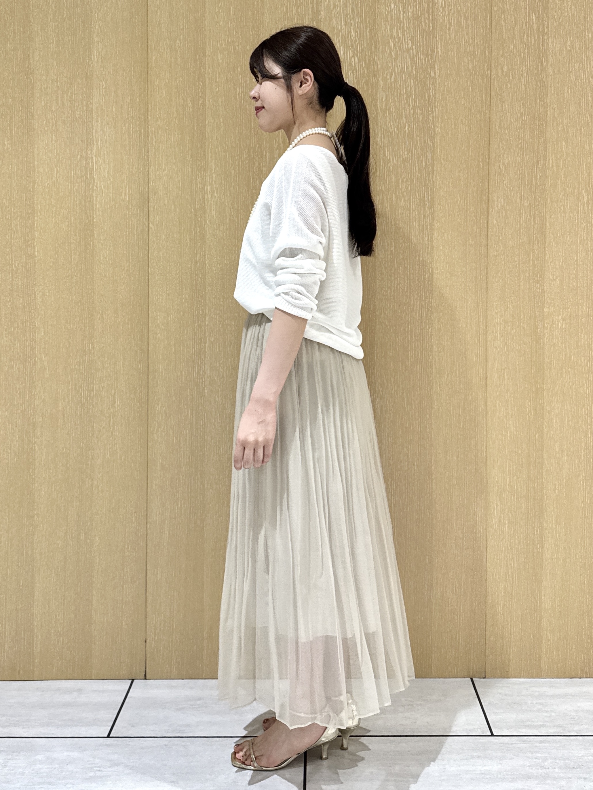 nanaさんの「UNTITLED｜【古畑星夏さん着用/8色展開/程よい透け感】ドライタッチボートネックニット」を使ったコーディネート