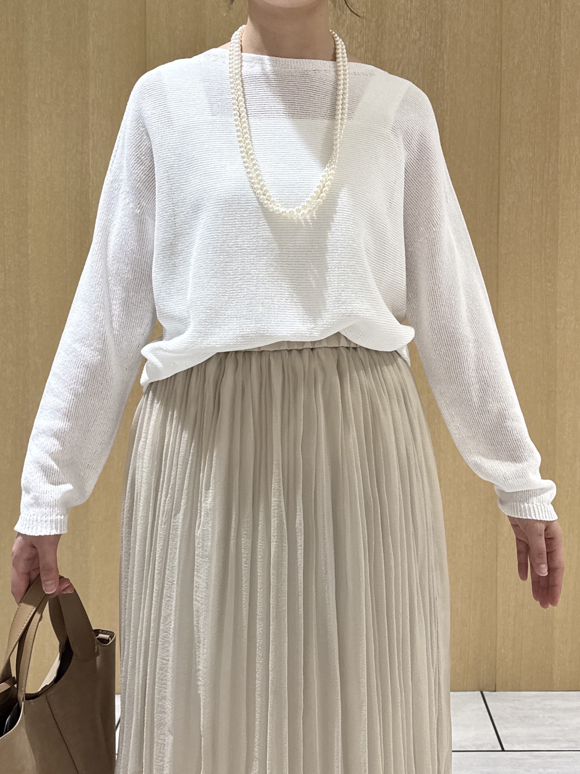 nanaさんの「UNTITLED｜【古畑星夏さん着用/8色展開/程よい透け感】ドライタッチボートネックニット」を使ったコーディネート