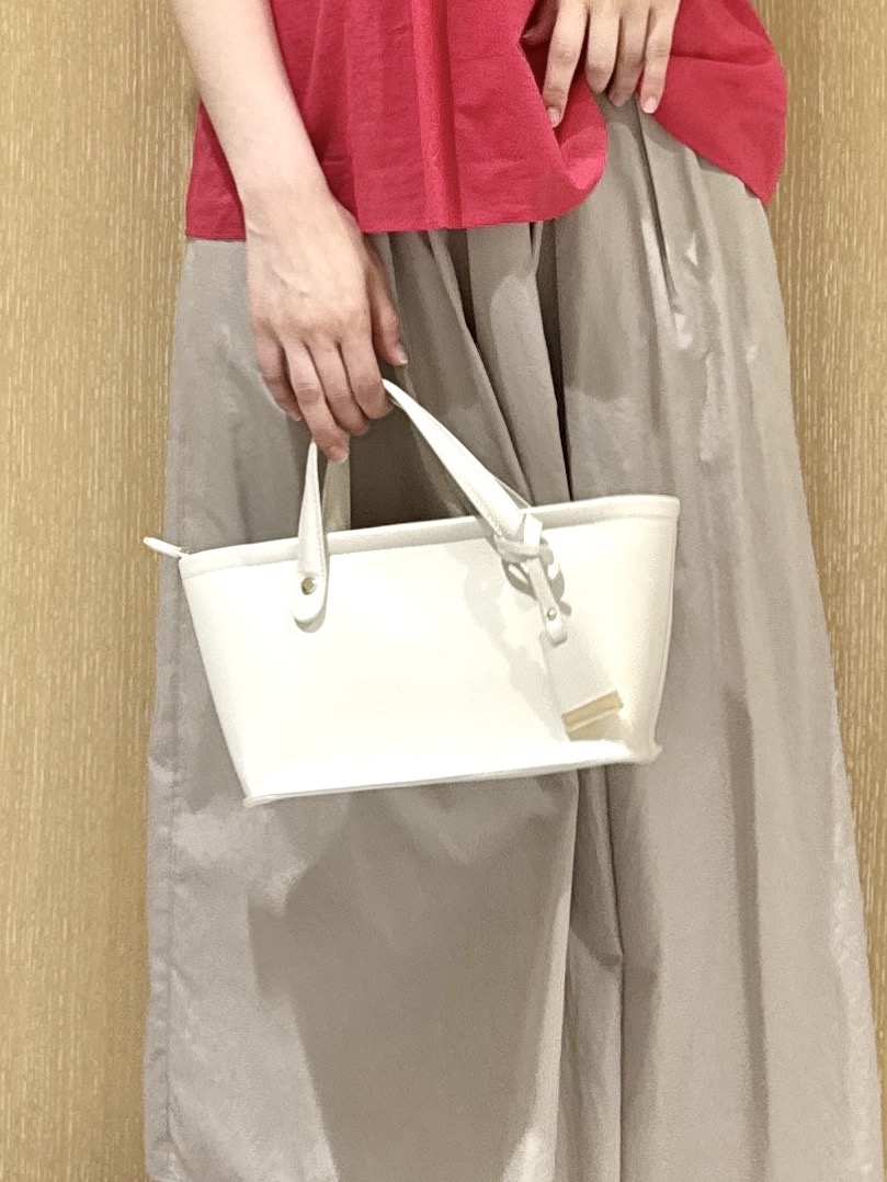 nanaさんの「UNTITLED｜【清涼感/コットン100%】モダンクラフトブラウス」を使ったコーディネート