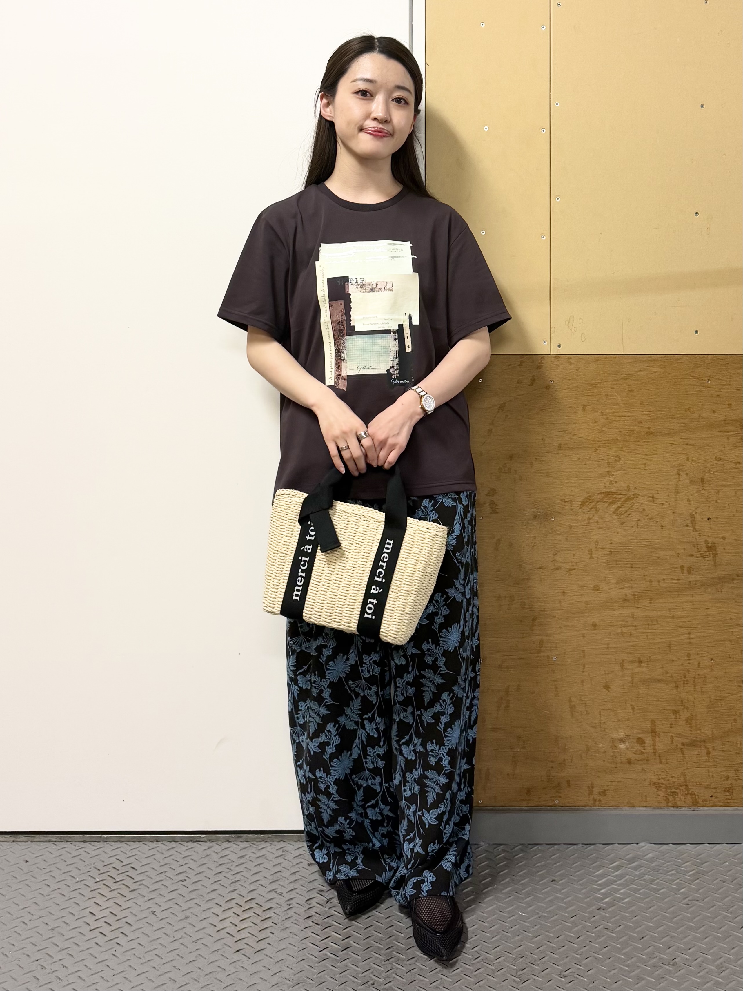 sahoさんの「THE SHOP TK｜【ひんやりさらさら】ロゴアソートクルーネックTシャツ」を使ったコーディネート