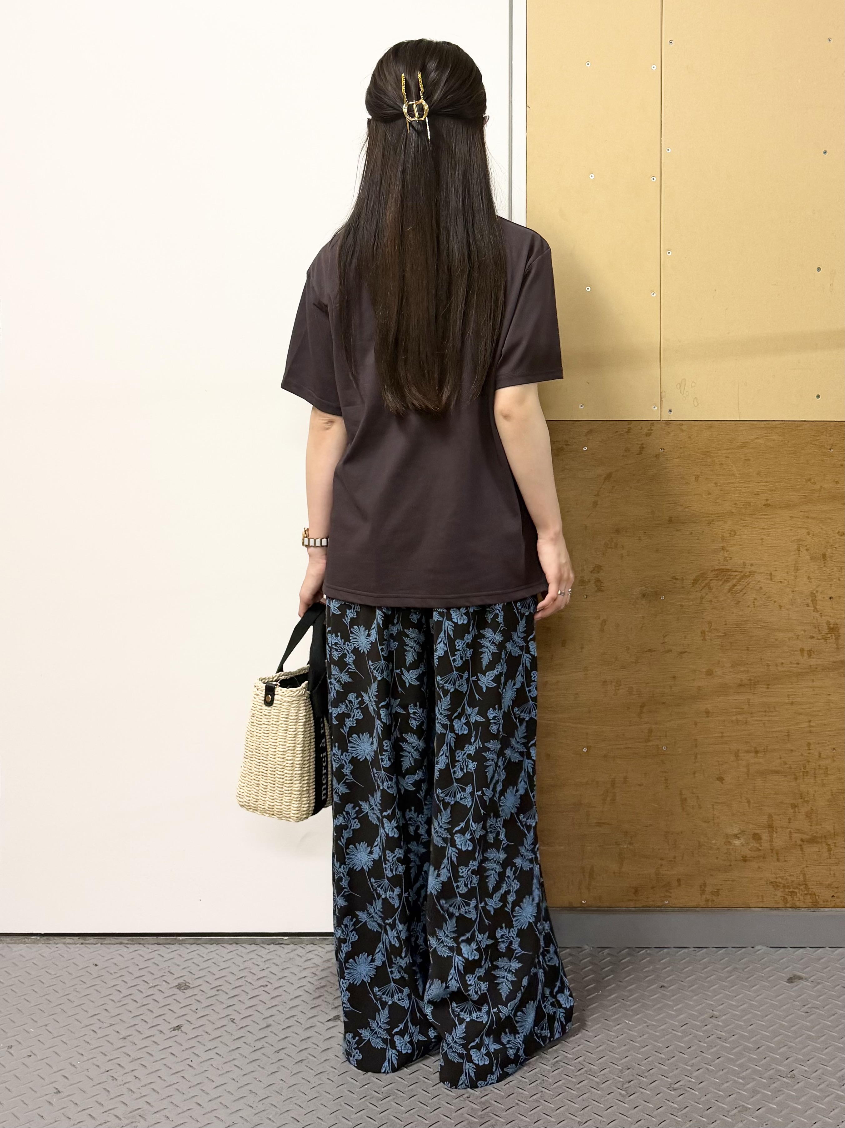 sahoさんの「THE SHOP TK｜【ひんやりさらさら】ロゴアソートクルーネックTシャツ」を使ったコーディネート