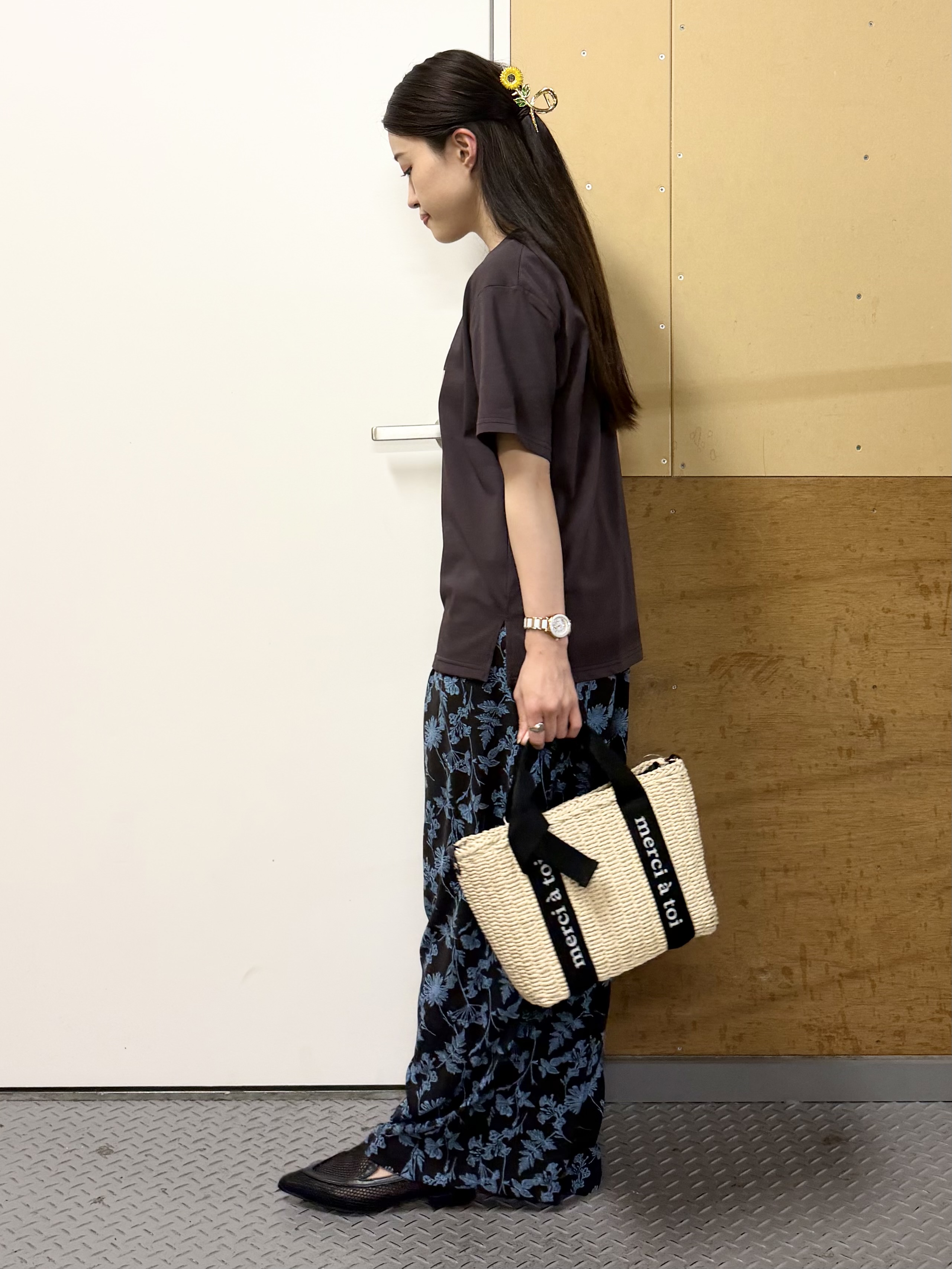 sahoさんの「THE SHOP TK｜【ひんやりさらさら】ロゴアソートクルーネックTシャツ」を使ったコーディネート