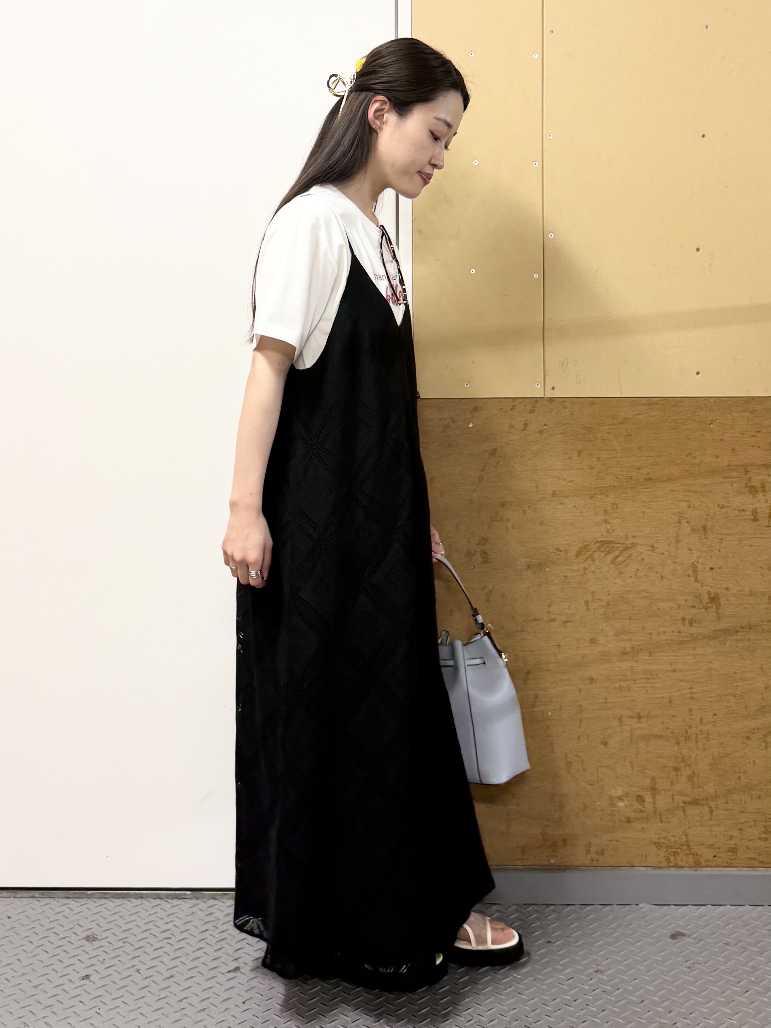 sahoさんの「THE SHOP TK｜【ひんやりさらさら】ロゴアソートクルーネックTシャツ」を使ったコーディネート