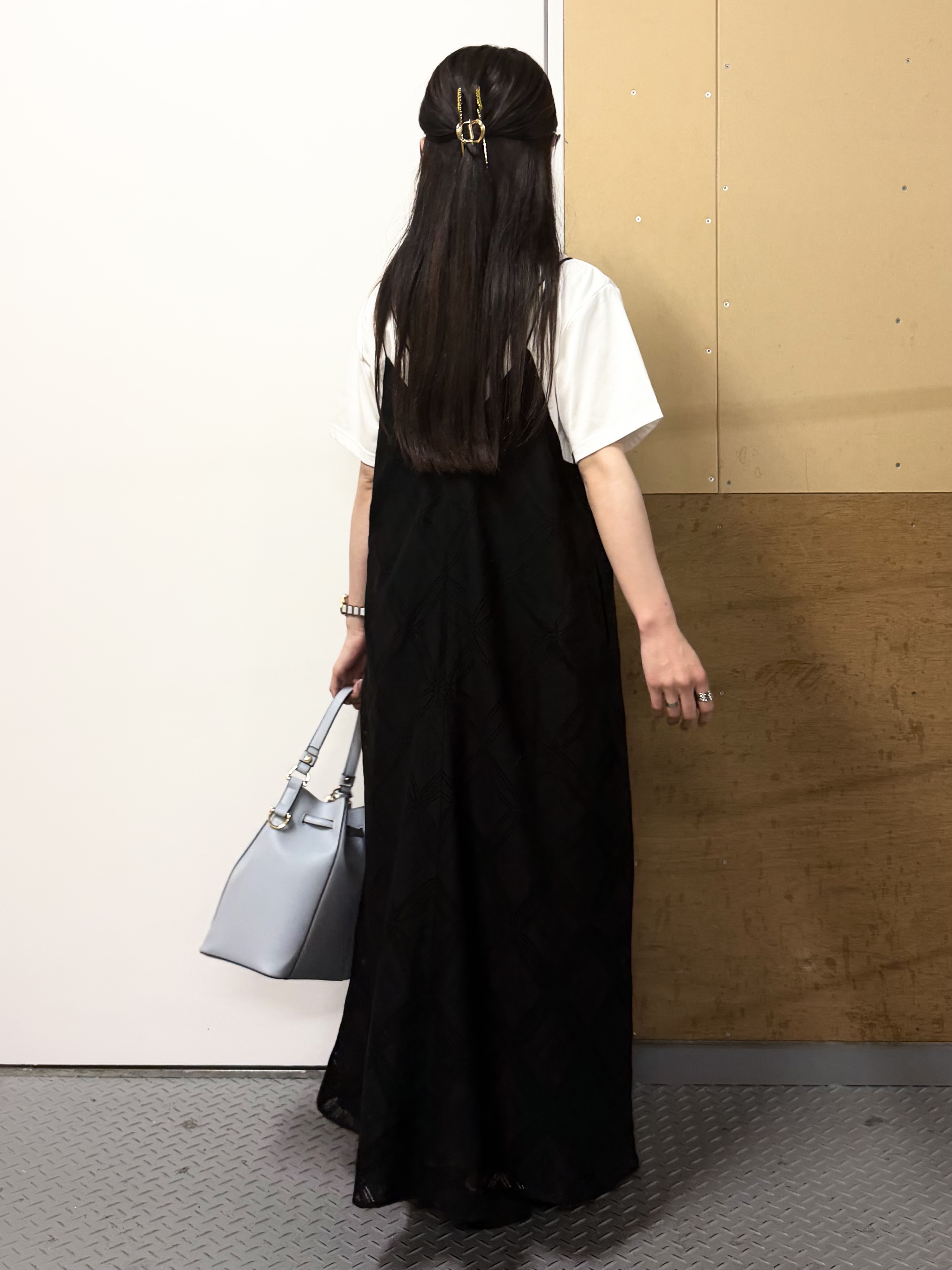 sahoさんの「THE SHOP TK｜【ひんやりさらさら】ロゴアソートクルーネックTシャツ」を使ったコーディネート
