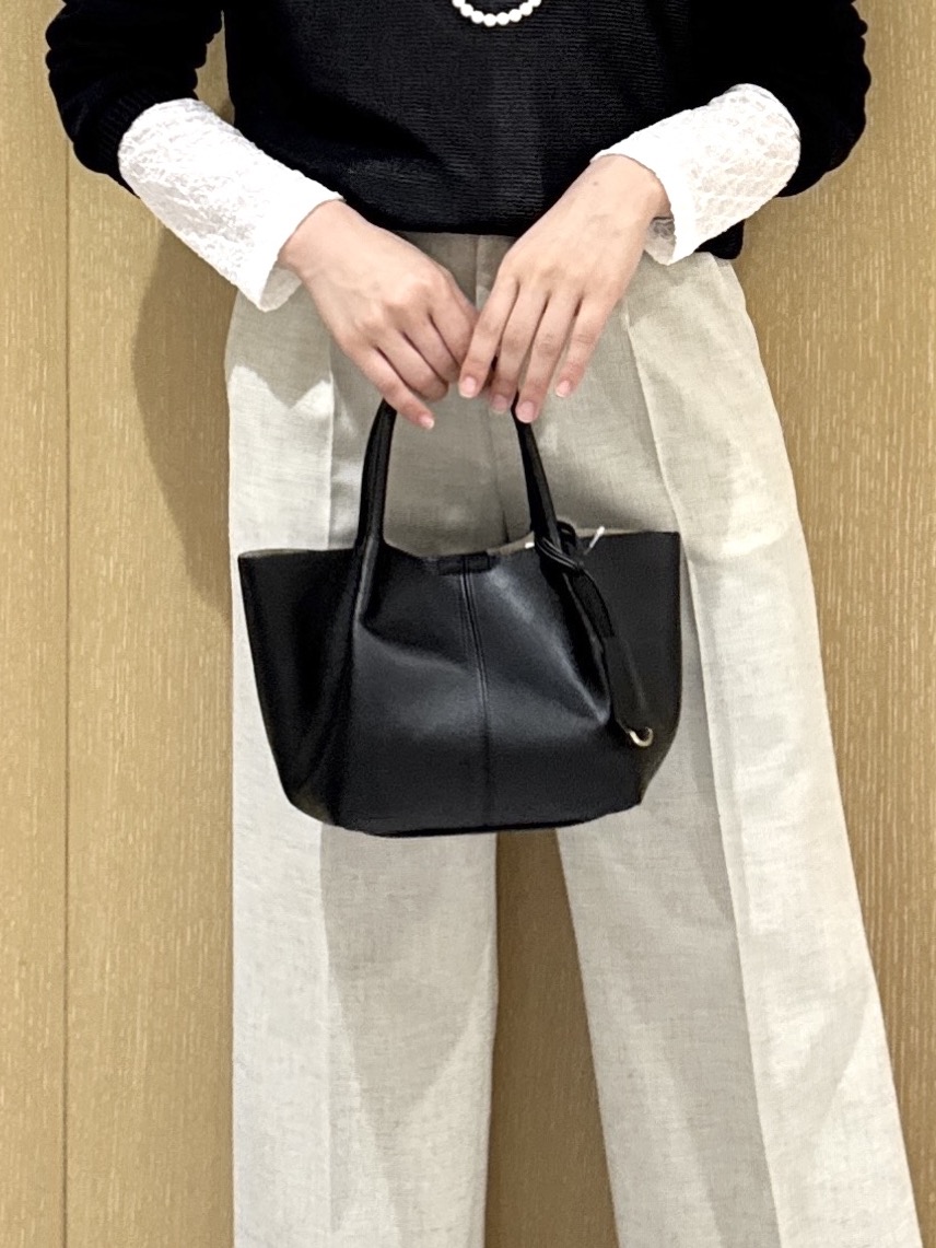 nanaさんの「UNTITLED｜【古畑星夏さん着用/8色展開/程よい透け感】ドライタッチボートネックニット」を使ったコーディネート
