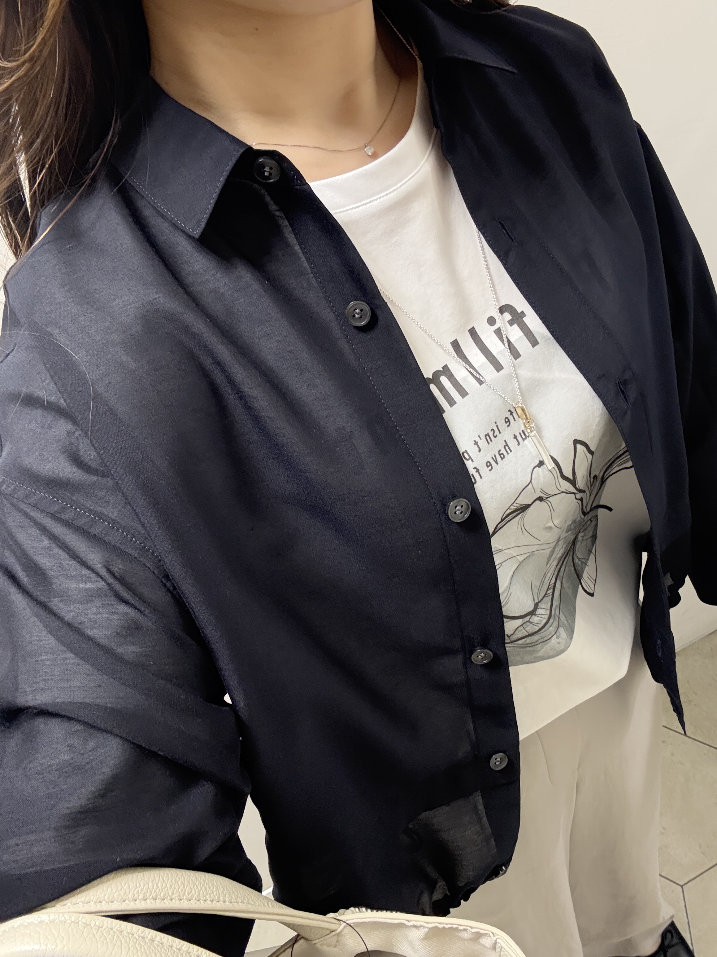 kahoさんの「INDIVI｜【接触冷感／洗える／2WAY】ドロスト付 シアーシャンブレーシャツ」を使ったコーディネート