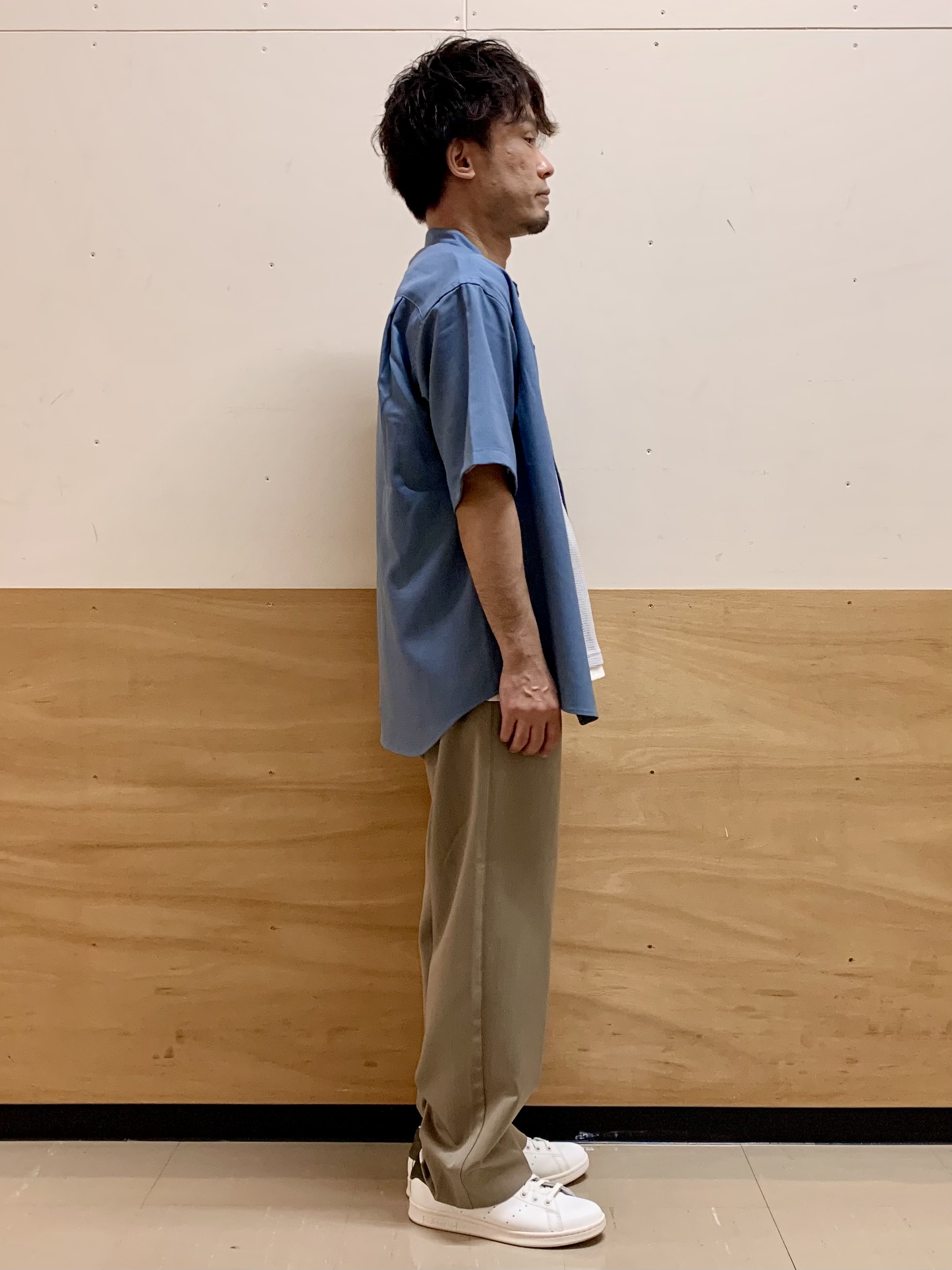 MATUさんの「THE SHOP TK｜LITE TEX バンドカラー半袖シャツ 接触冷感/吸水速乾/UVカット/アンチピリング/イージーケ」を使ったコーディネート