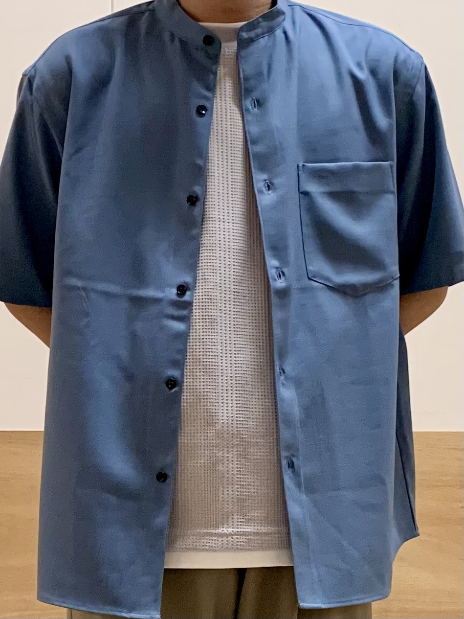 MATUさんの「THE SHOP TK｜LITE TEX バンドカラー半袖シャツ 接触冷感/吸水速乾/UVカット/アンチピリング/イージーケ」を使ったコーディネート