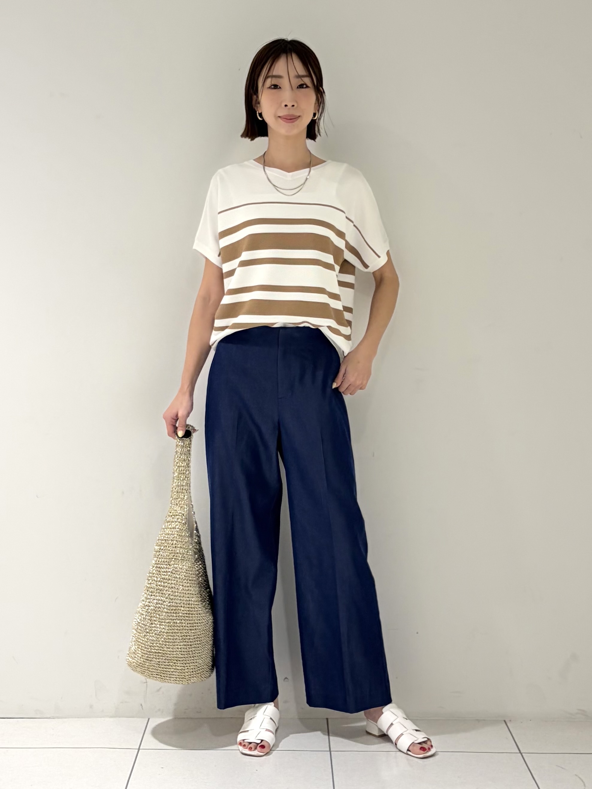 shioriさんの「INDIVI｜【洗える】ガーター編みVネックニットT」を使ったコーディネート