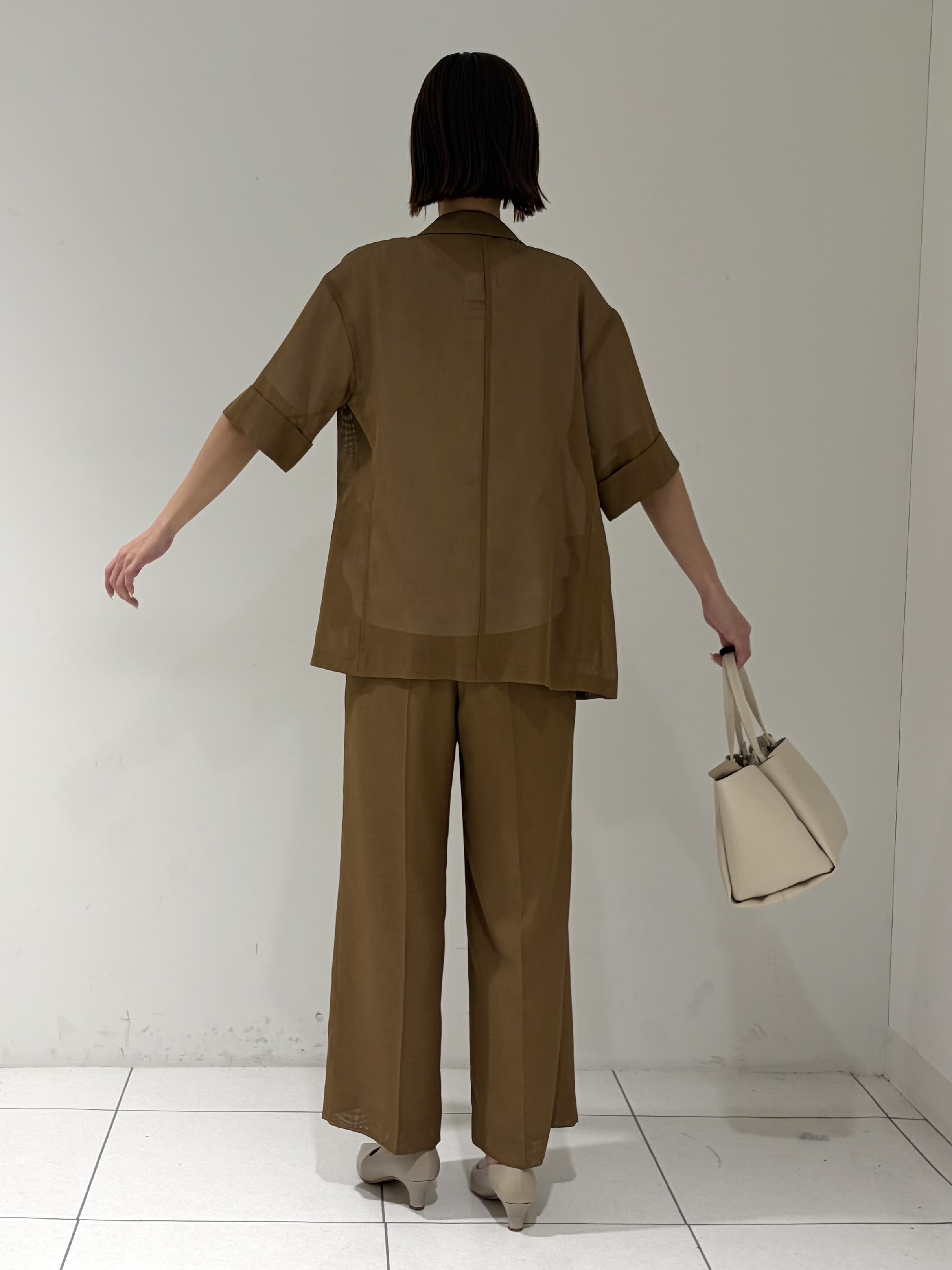 shioriさんの「INDIVI｜【洗える／メッシュ素材／SETUP可能】半袖シアージャケット」を使ったコーディネート