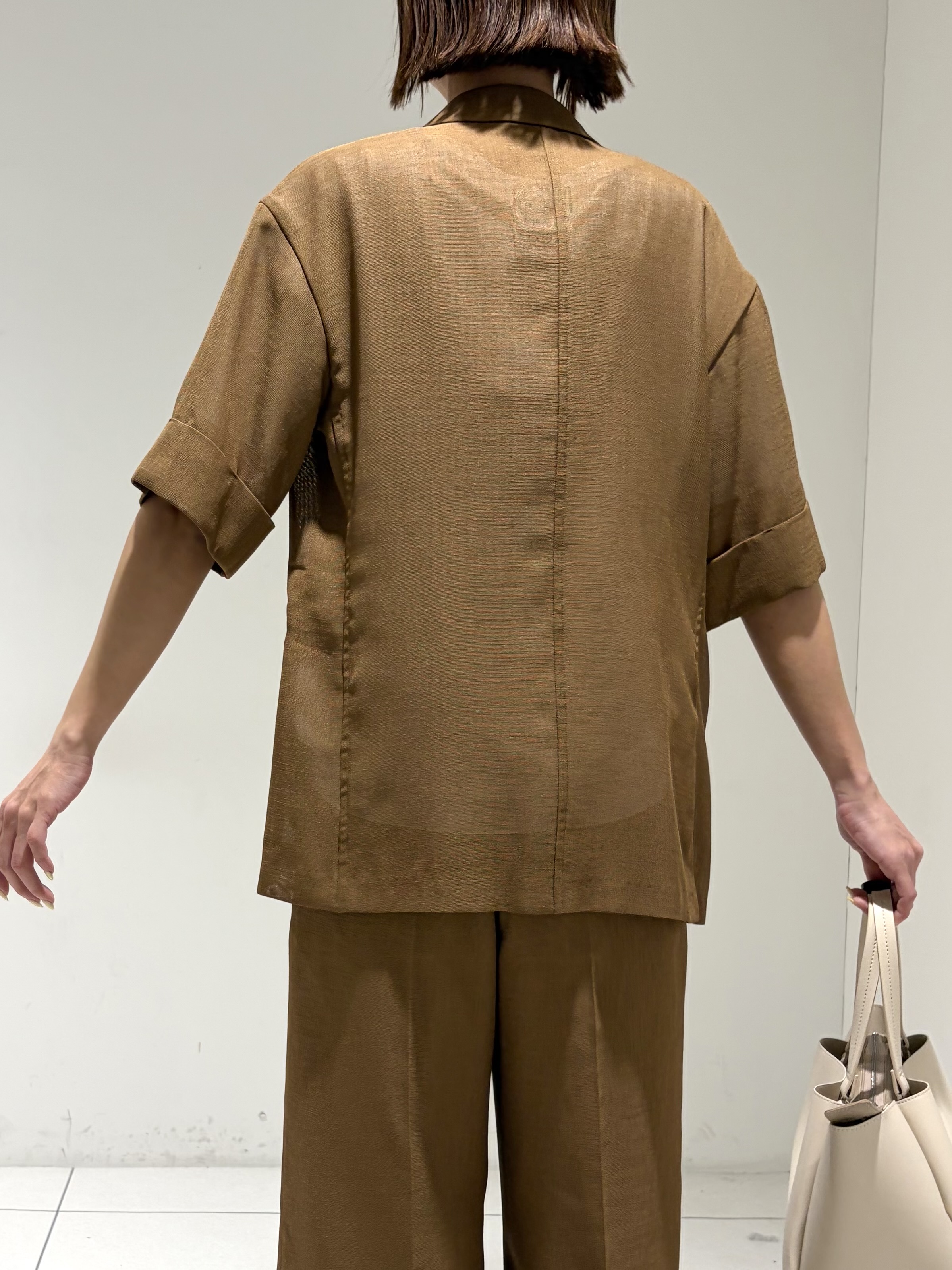 shioriさんの「INDIVI｜【洗える／メッシュ素材／SETUP可能】半袖シアージャケット」を使ったコーディネート
