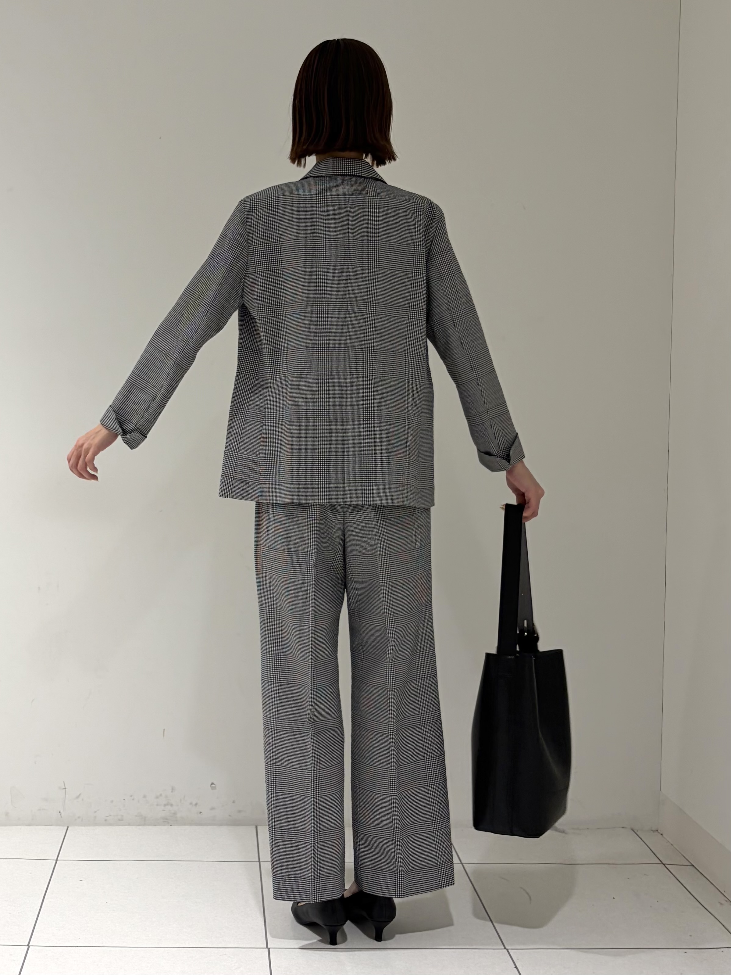 shioriさんの「INDIVI｜【洗える／UVケア／SETUP可能】サッカー素材テーラードジャケット」を使ったコーディネート