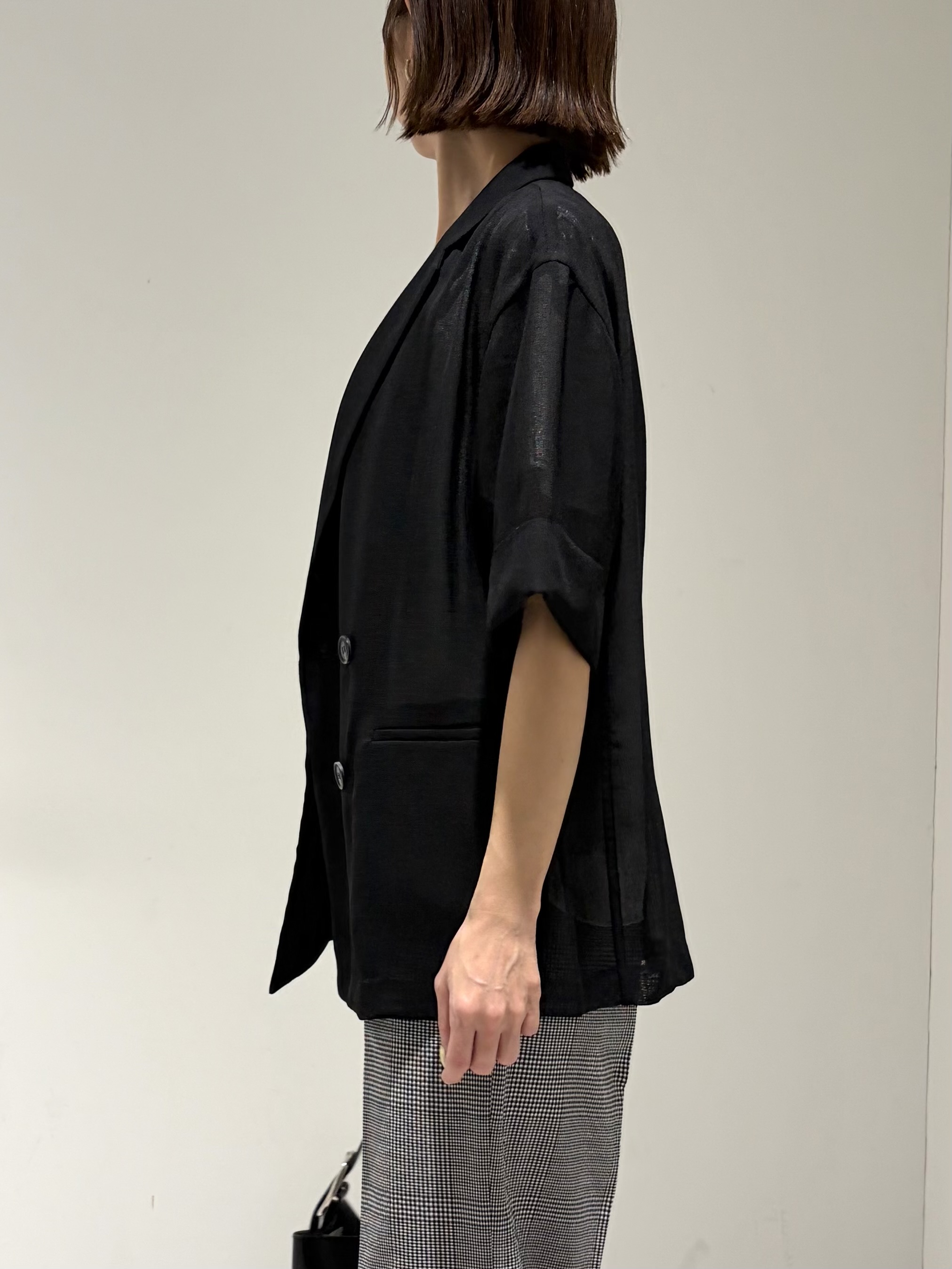 shioriさんの「INDIVI｜【洗える／メッシュ素材／SETUP可能】半袖シアージャケット」を使ったコーディネート
