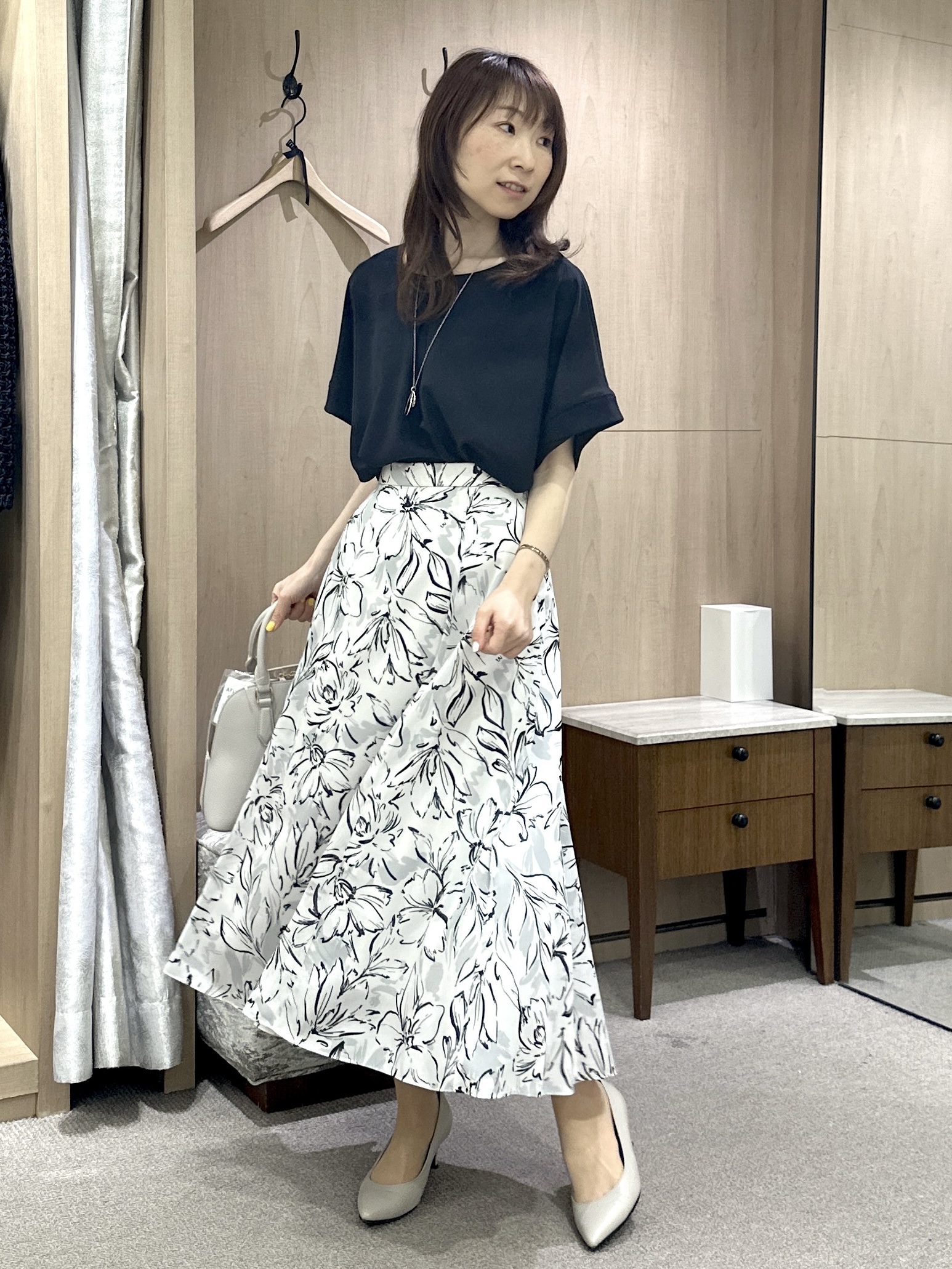 Miwaさんの「UNTITLED｜【前後2WAY/はっ水/セットアップ可】リラクシーフレンチスリーブブラウス」を使ったコーディネート
