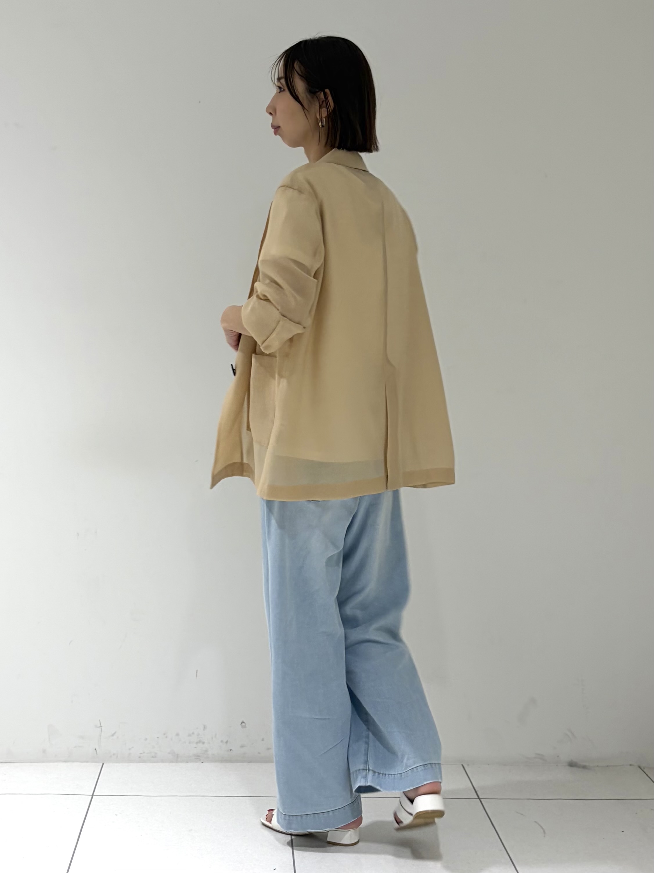 shioriさんの「INDIVI｜ハイライズワイドデニム【再入荷／マシンウォッシャブル】」を使ったコーディネート