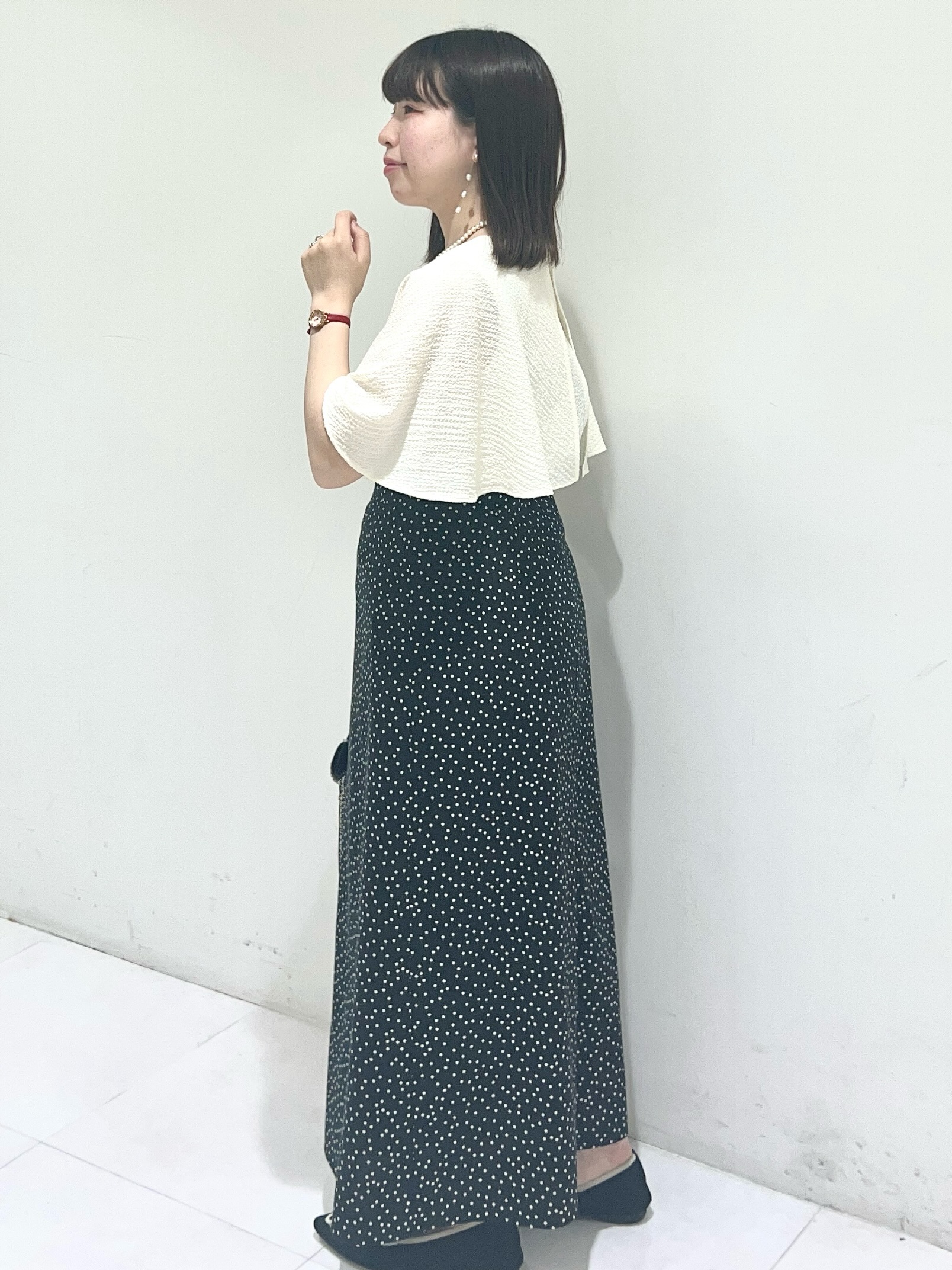 Mitsukiさんの「UNTITLED｜【洗える/ストレッチ性/フェミニン】ケープデザインブラウス」を使ったコーディネート