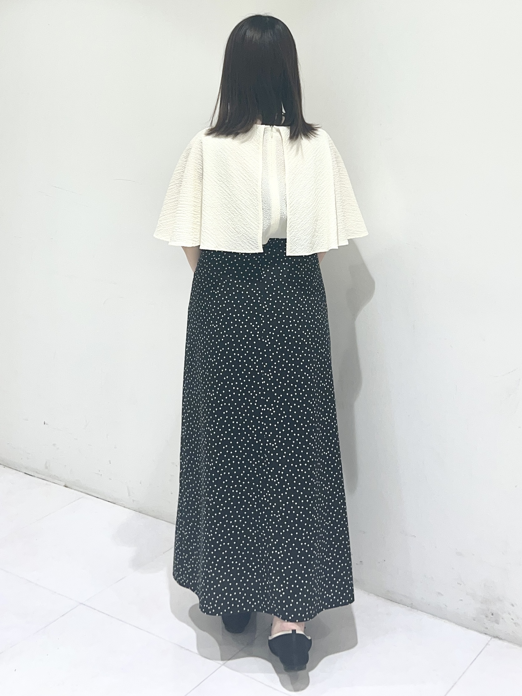 Mitsukiさんの「UNTITLED｜【洗える/ストレッチ性/フェミニン】ケープデザインブラウス」を使ったコーディネート