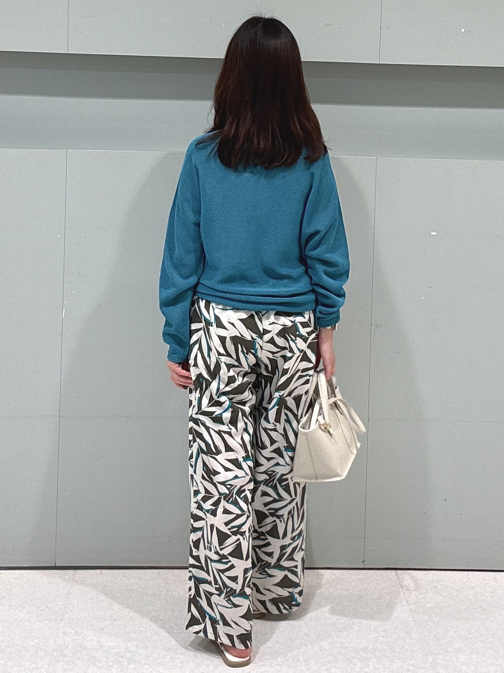 makiさんの「UNTITLED｜【古畑星夏さん着用/8色展開/程よい透け感】ドライタッチボートネックニット」を使ったコーディネート