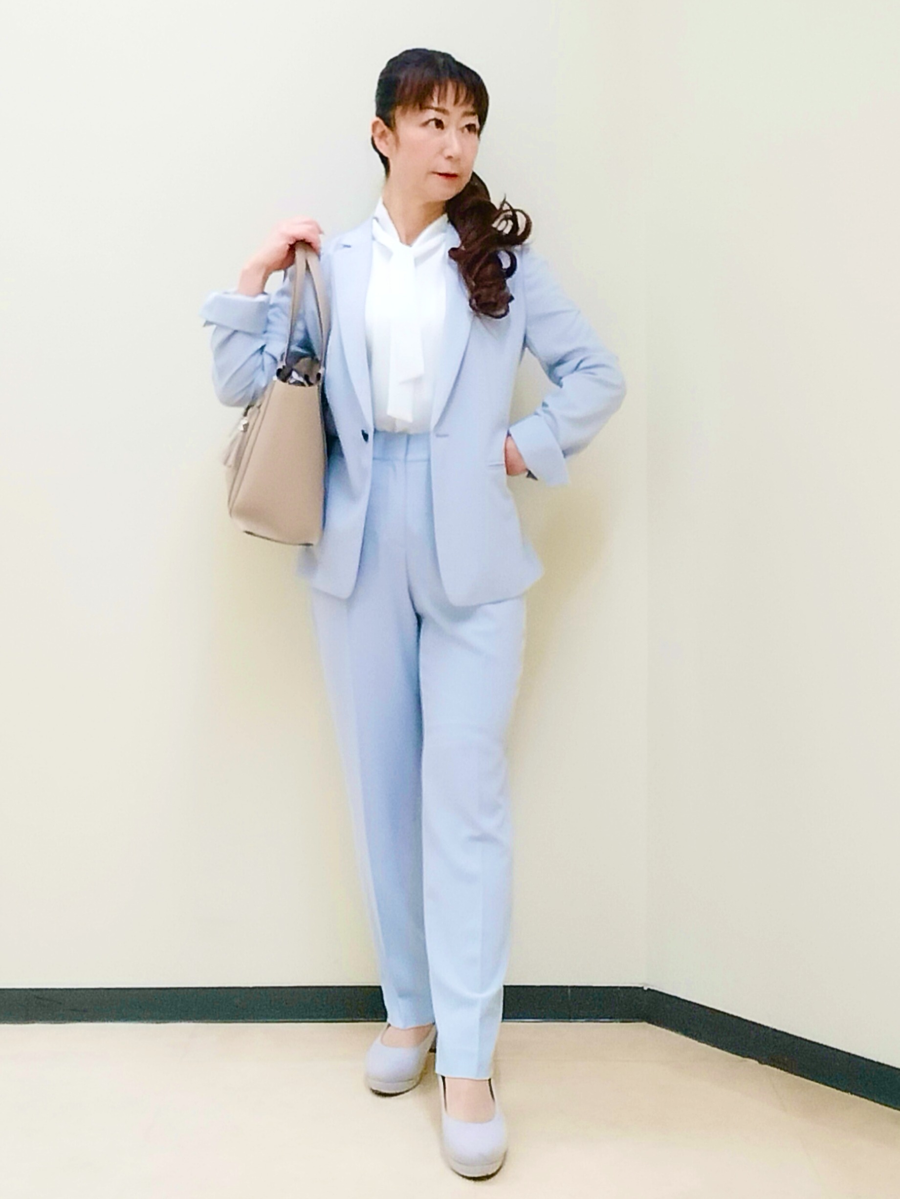 花さんの「Reflect｜【マシンウォッシュ可】フレアスリーブボウタイブラウス」を使ったコーディネート