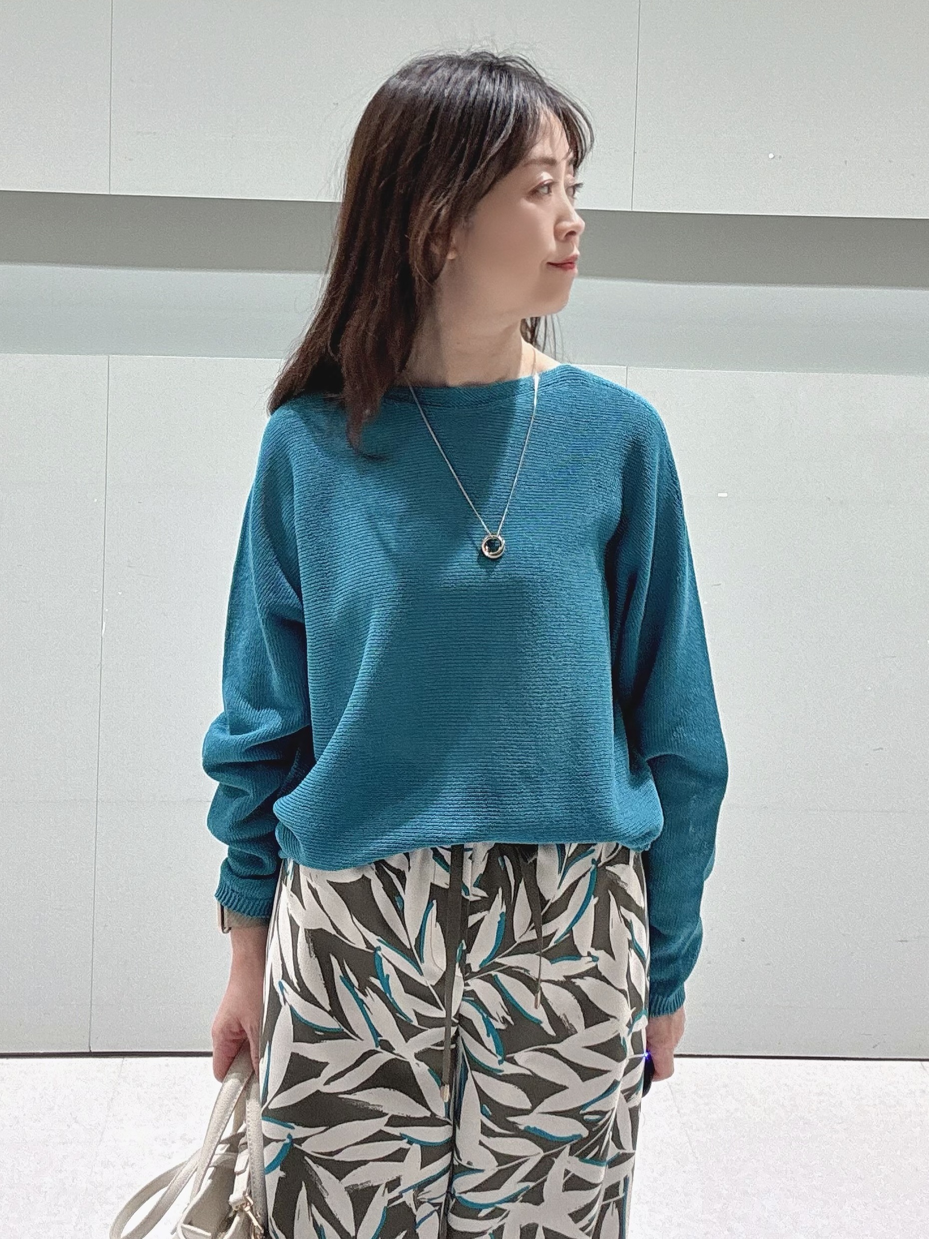 makiさんの「UNTITLED｜【古畑星夏さん着用/8色展開/程よい透け感】ドライタッチボートネックニット」を使ったコーディネート