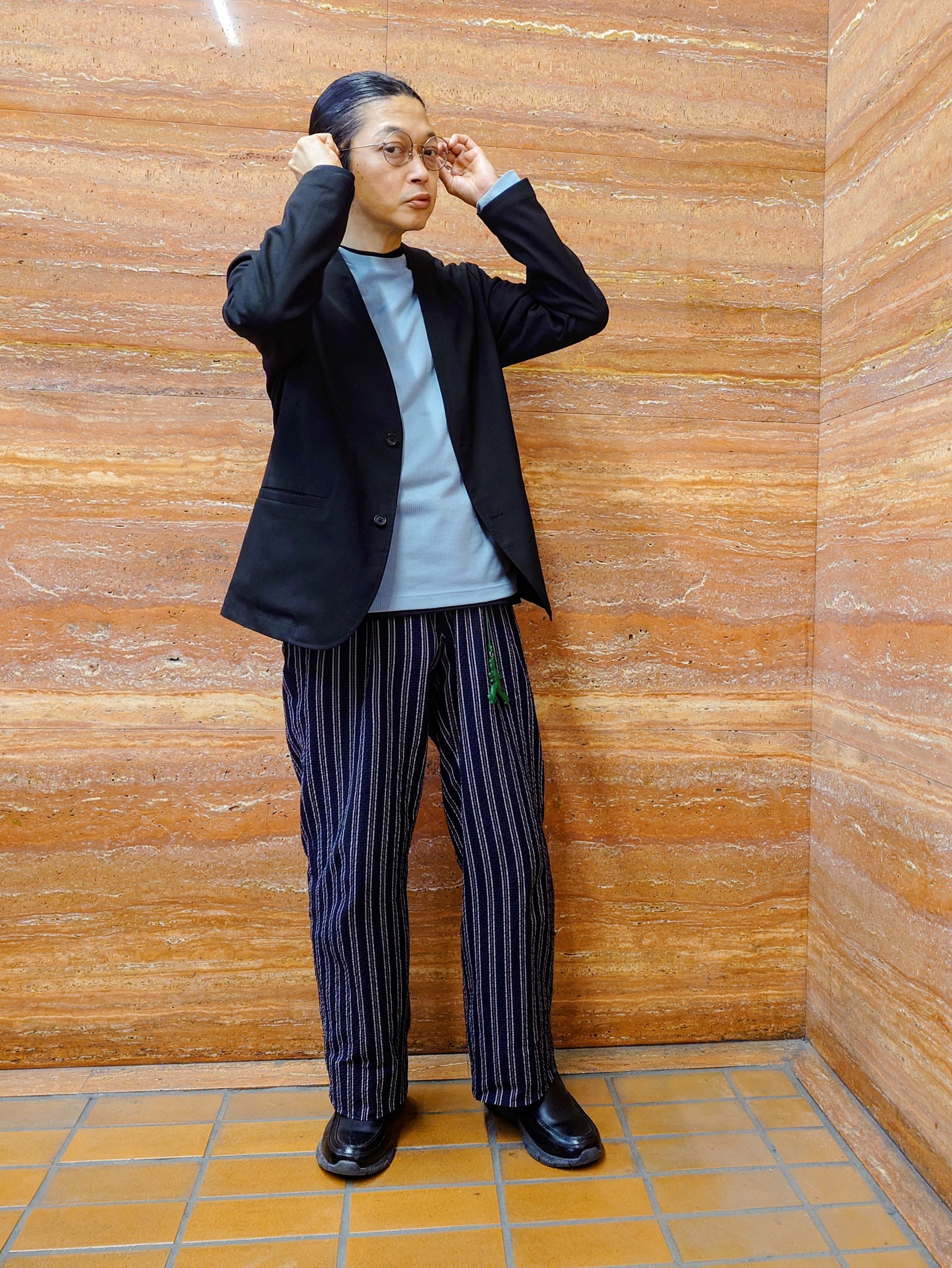 かしげるさんの「TAKEO KIKUCHI｜【ON／OFF兼用】CARREMANファブリック ノーカラージャケット」を使ったコーディネート