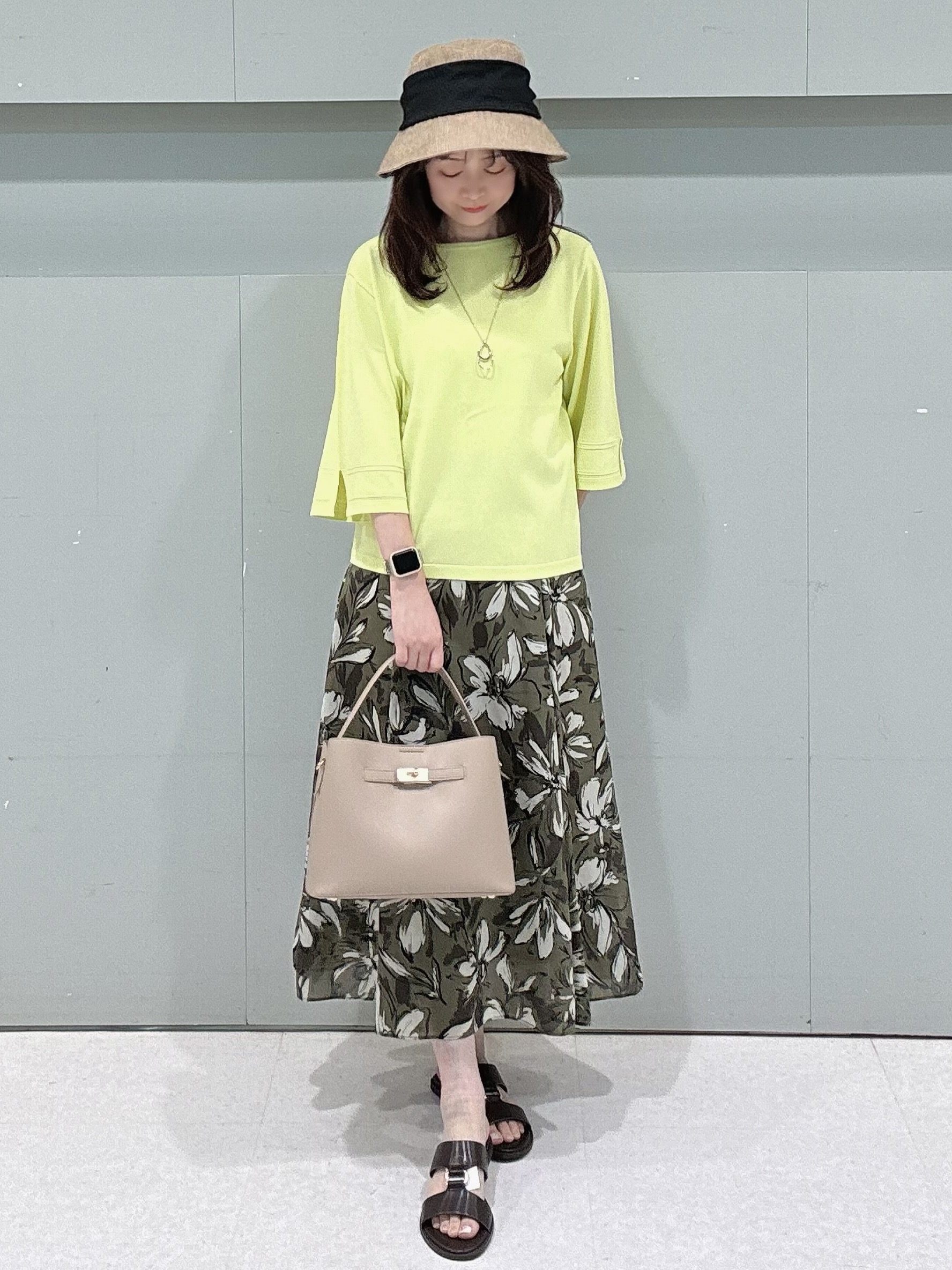 makiさんの「UNTITLED｜【洗える/清涼感】袖スリットニットプルオーバー」を使ったコーディネート