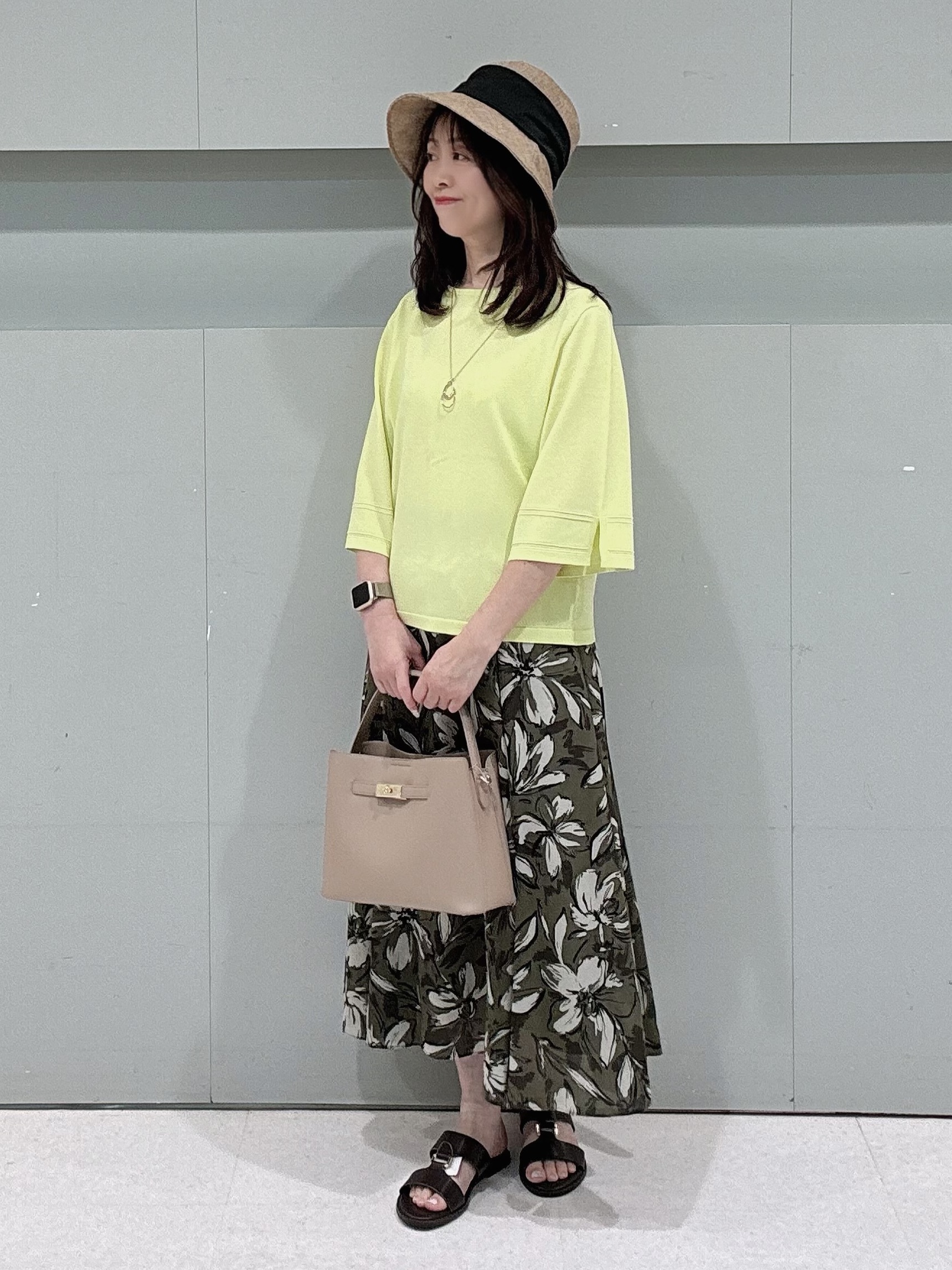 makiさんの「UNTITLED｜【洗える/清涼感】袖スリットニットプルオーバー」を使ったコーディネート