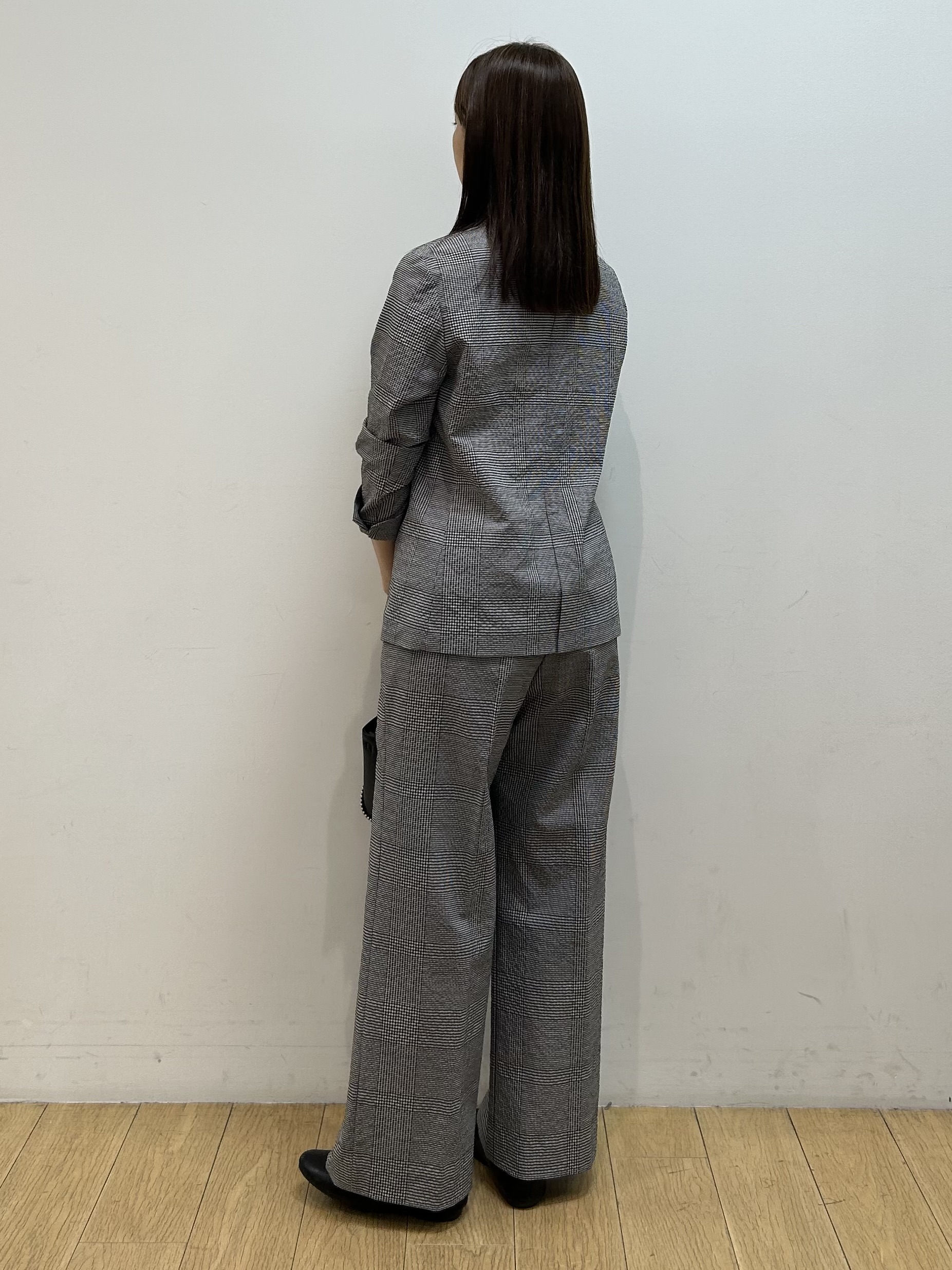 kozueさんの「INDIVI｜【洗える／UVケア／SETUP可能】サッカー素材ストレートパンツ」を使ったコーディネート