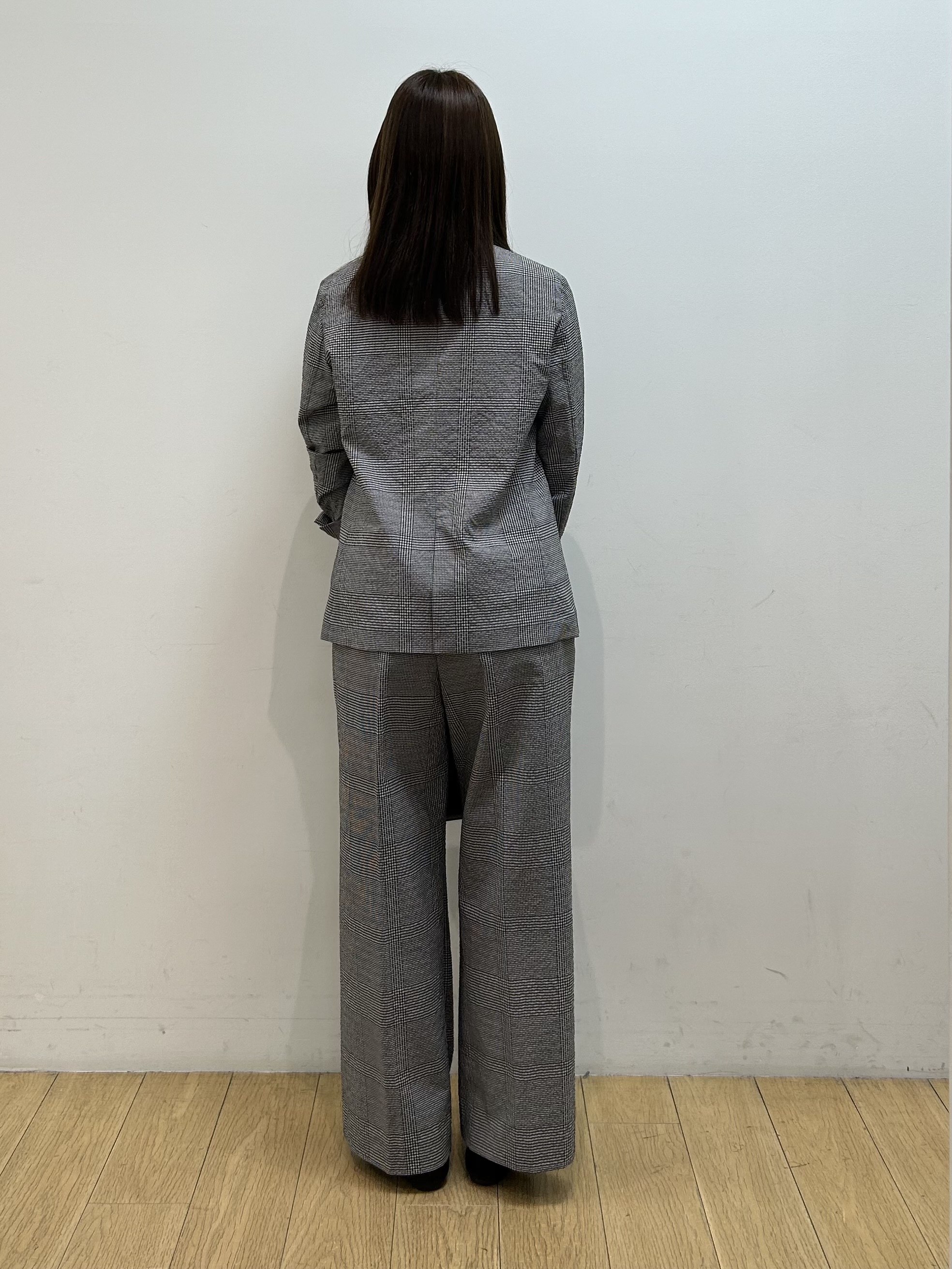 kozueさんの「INDIVI｜【洗える／UVケア／SETUP可能】サッカー素材ストレートパンツ」を使ったコーディネート
