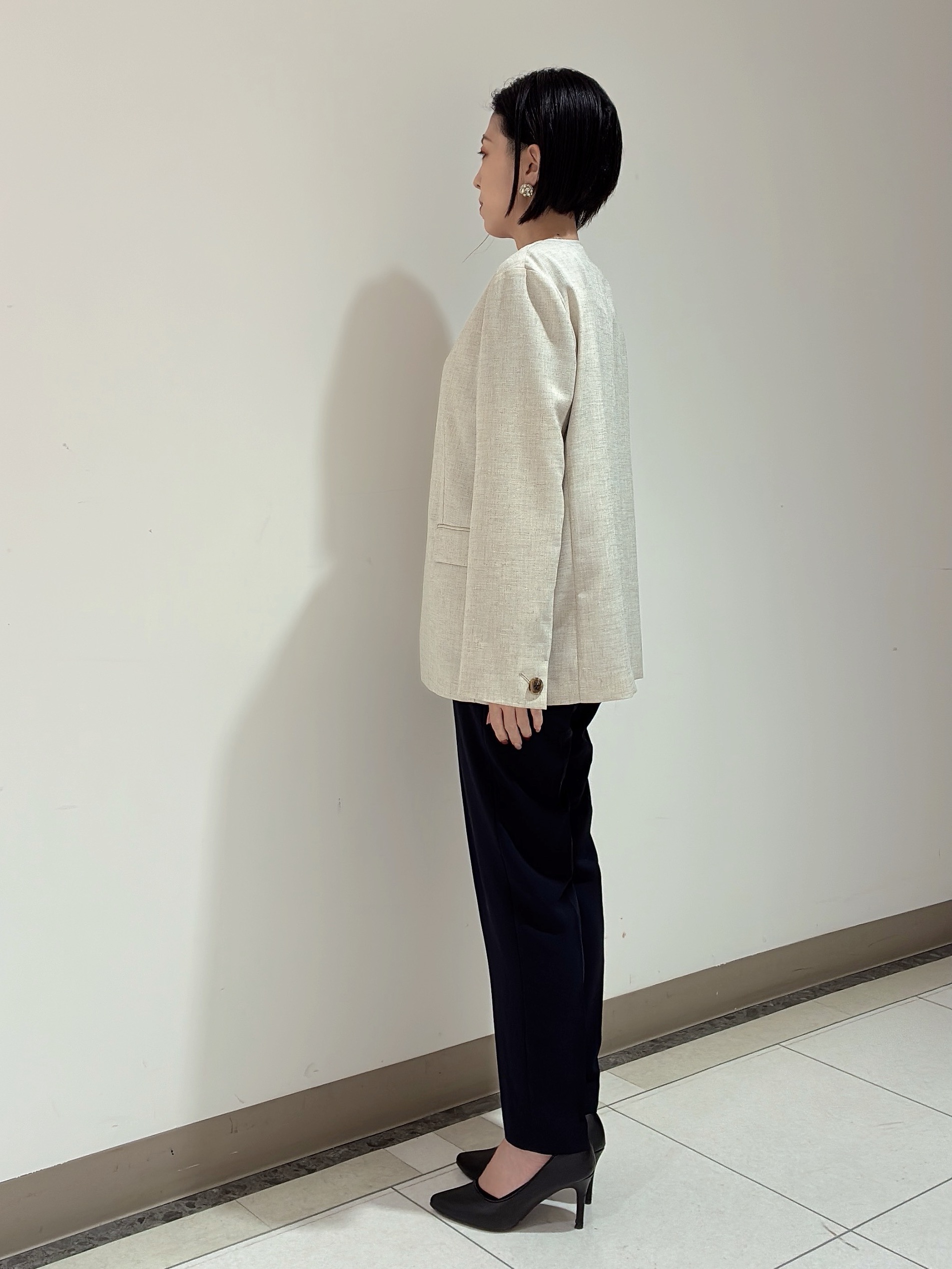 環さんの「UNTITLED｜【さらりと快適/セットアップ可/UV/接触冷感】スラブカラーレスジャケット」を使ったコーディネート