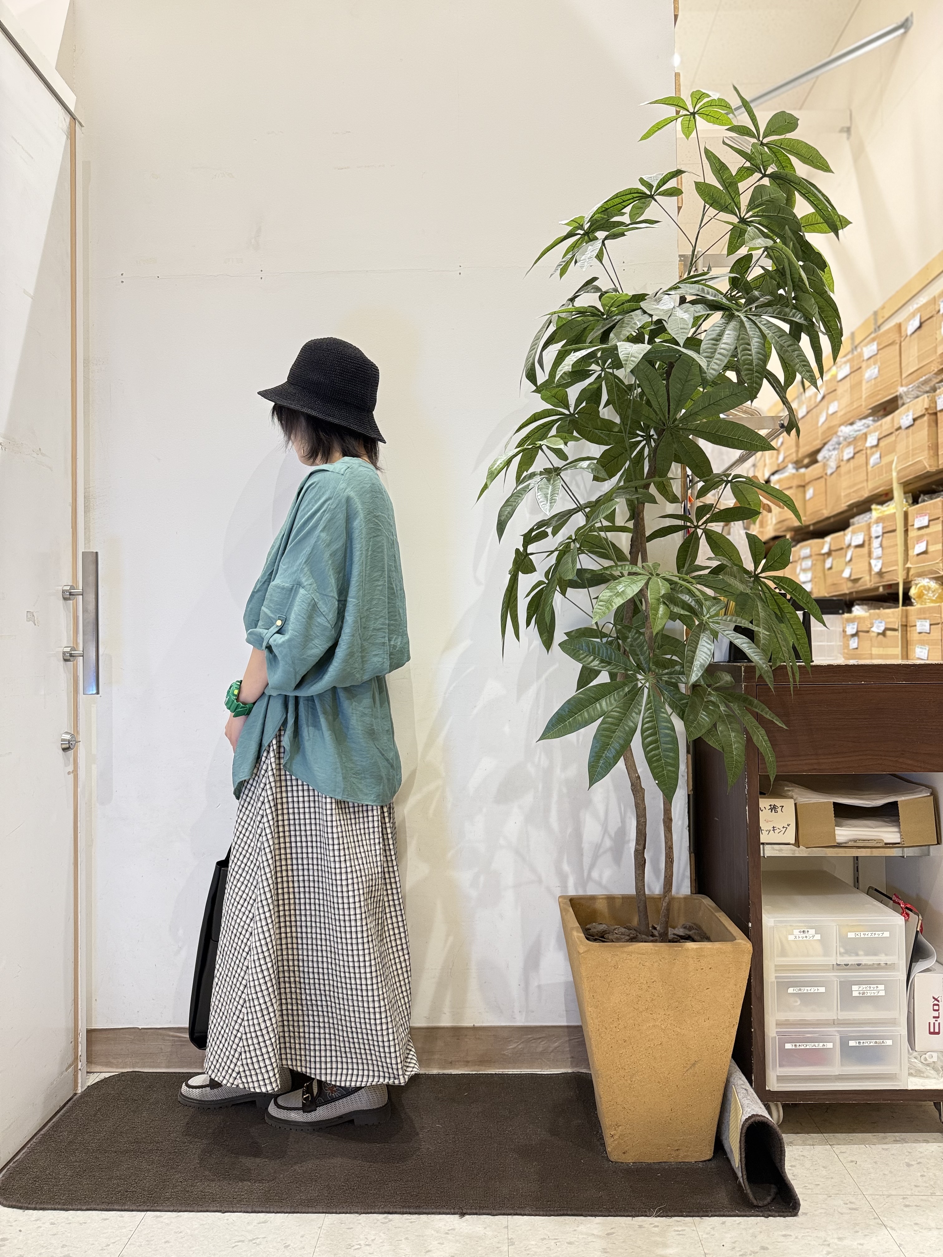 misakiさんの「SHOO･LA･RUE｜【ひんやり/S-LL/洗濯機可】体型カバー叶える 大人のゆるドルマンチュニック」を使ったコーディネート
